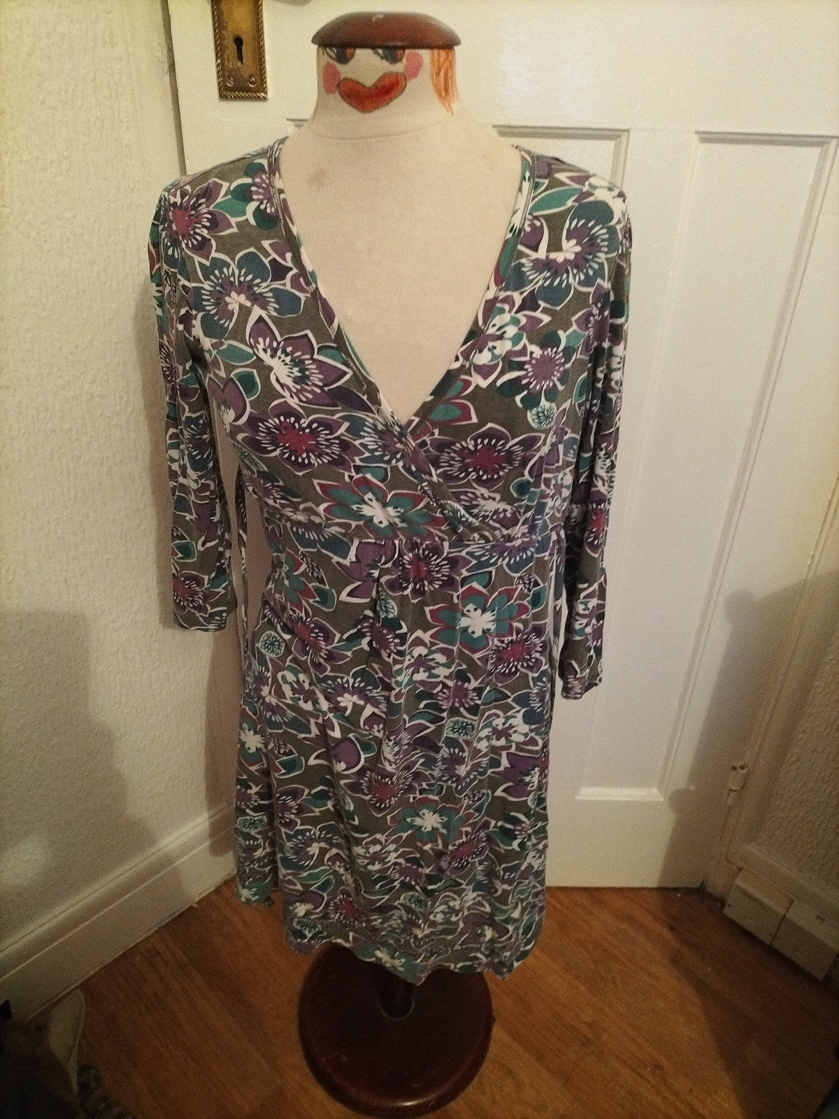 Ladies Mantaray Size 8 Purple And Green Floral Long Sleeved Dress