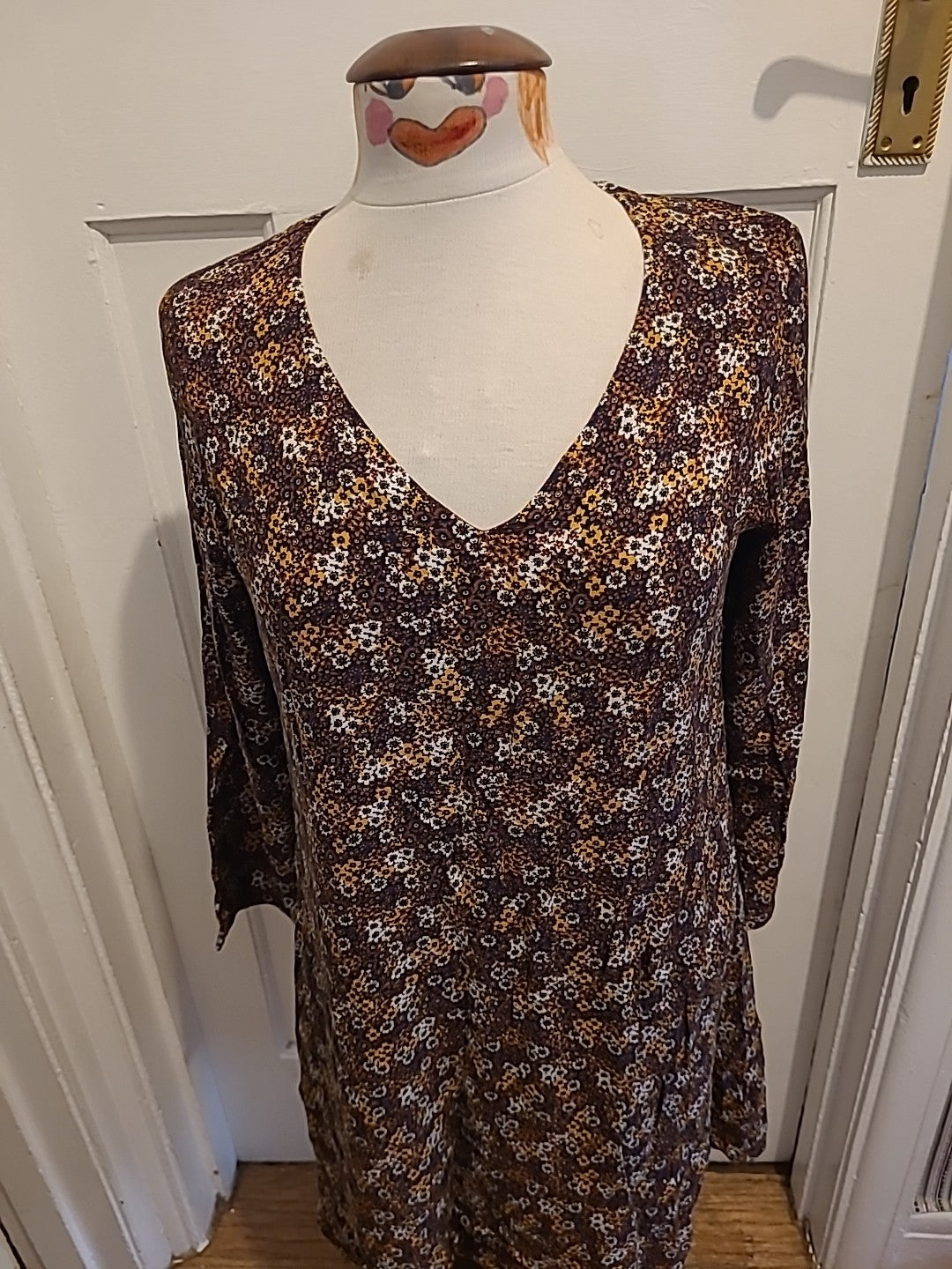 Ladies Apricot Size 10 Brown/Orange/White Floral Long Sleeved Dress