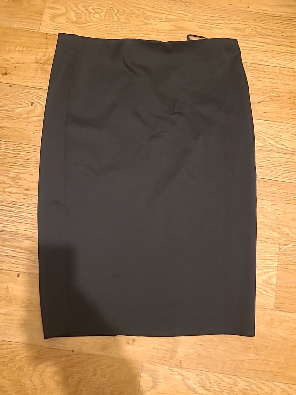 Ladies Dorothy Perkins Size 16 Black Zipped Skirt