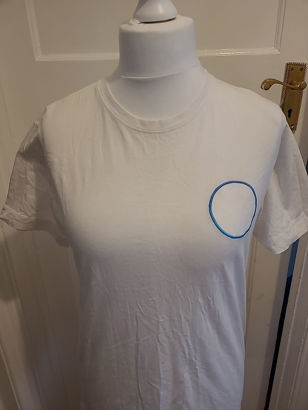 Mens Size Medium White With Garatt On Back Tshirt