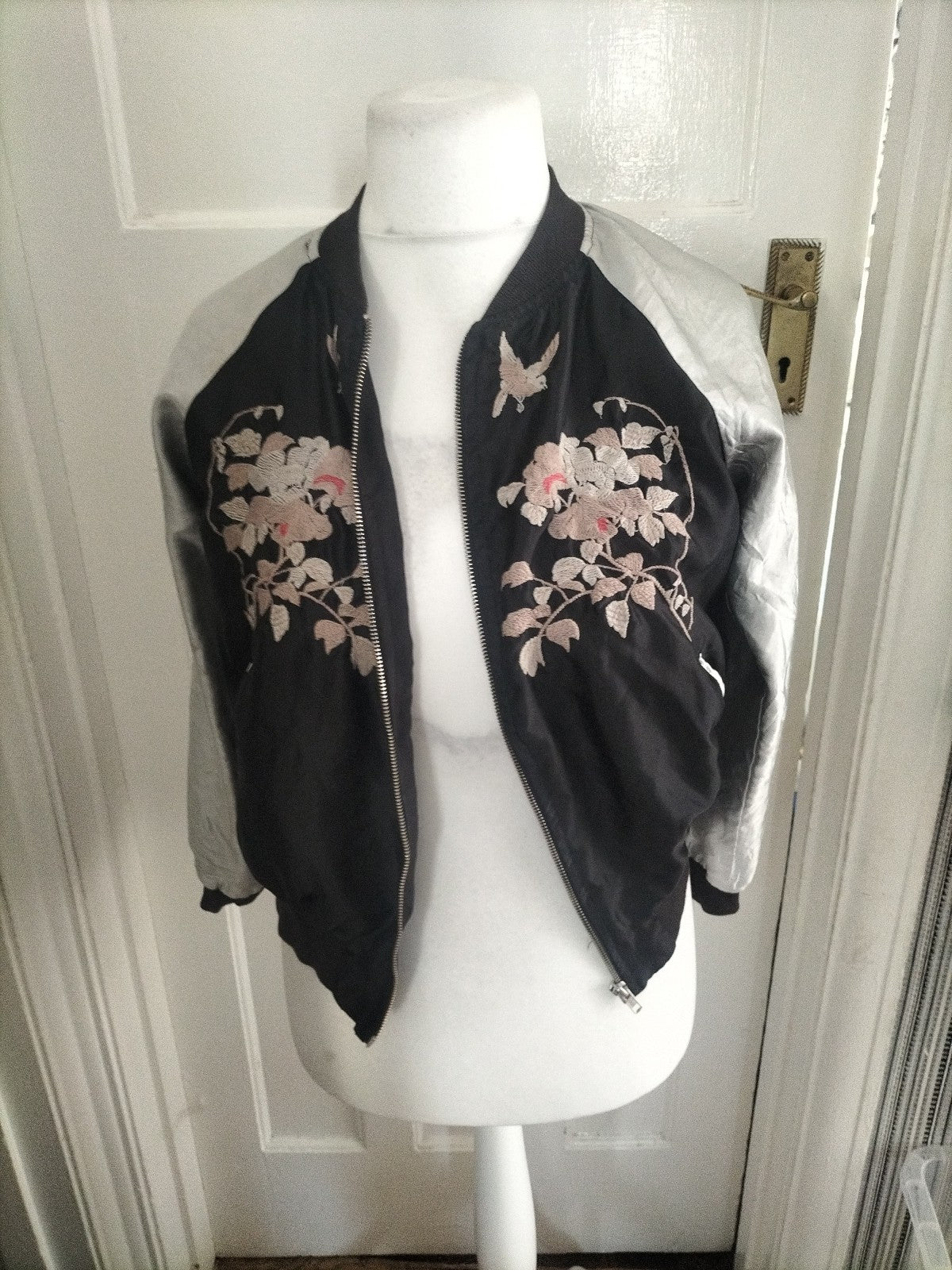 Ladies Size 10 Silver And Black Floral Full Zip Jacket