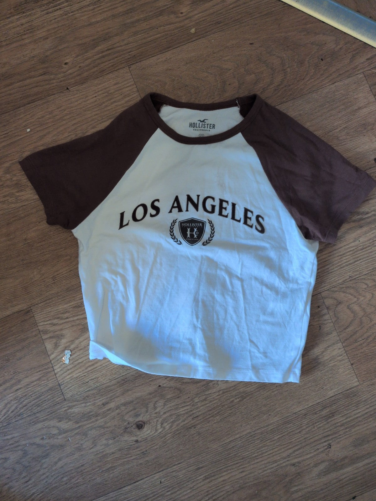 Ladies Hollister Size XS Brown And White Print Short Sleeve T-shirt
