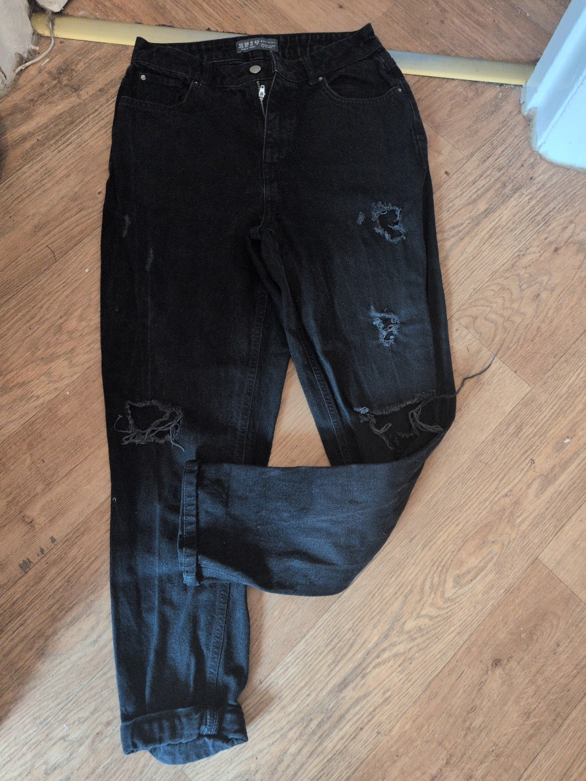 Ladies Denim&Co Size 10 Black Ripped Jeans