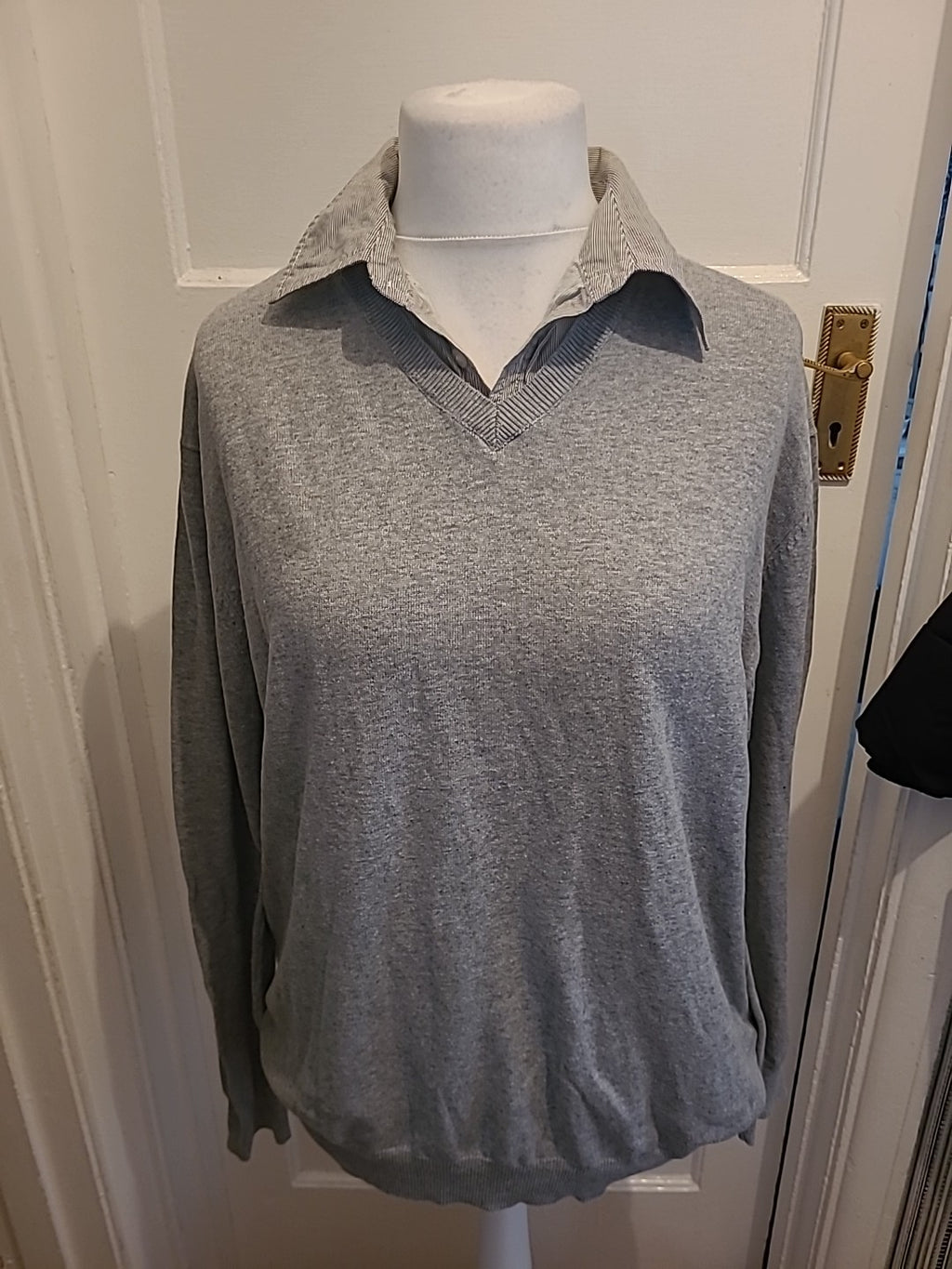 Mens Tu Size XL Grey Long Sleeved Collared Jumper