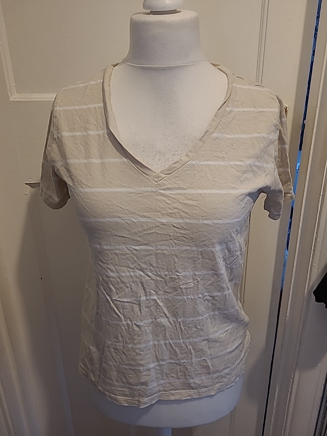 Ladies Primark Size Small Pale Beige And White V Neck Short Sleeved Tshirt