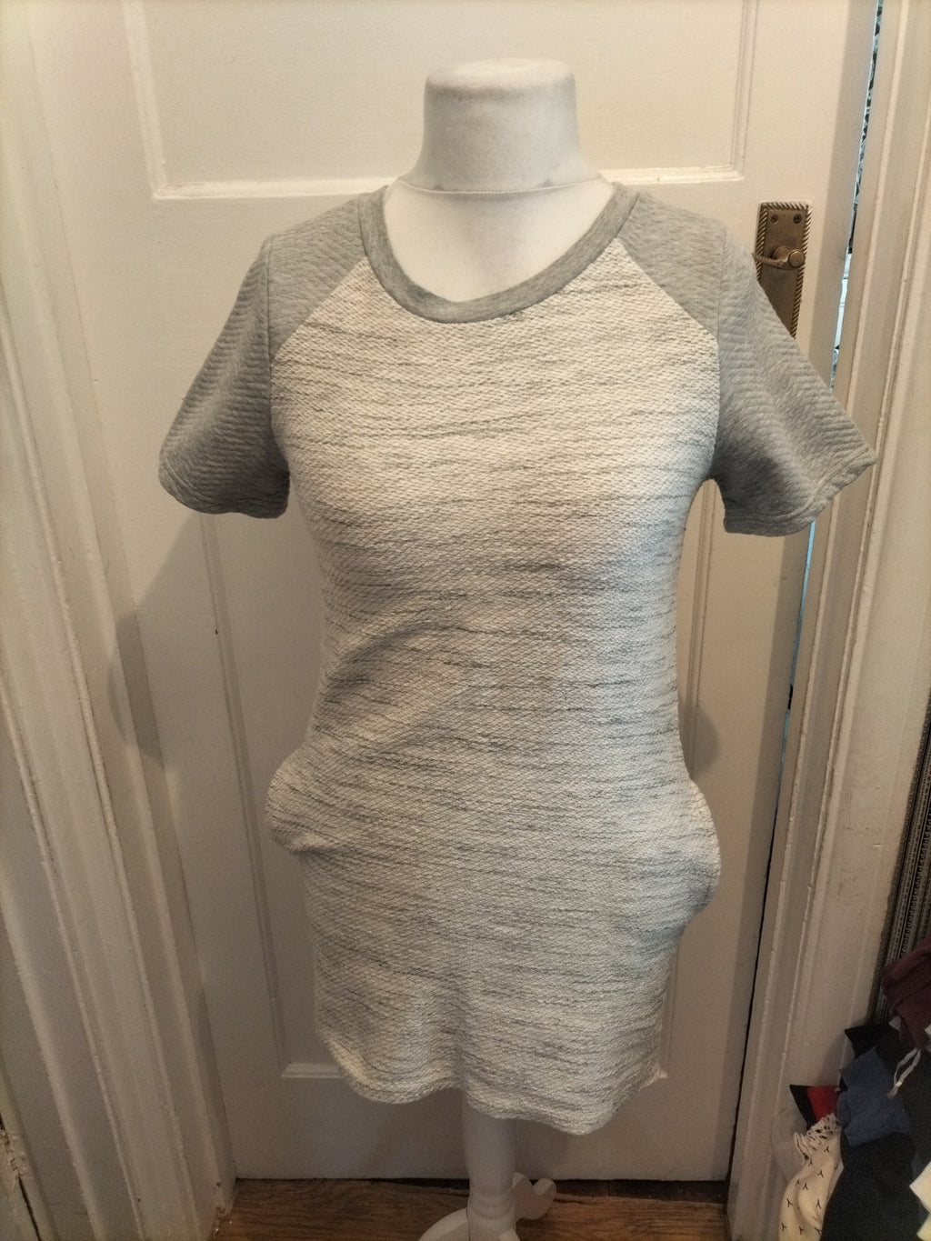 Ladies Miss Selfridge Size 10 Grey And Cream Fleck Short Sleeved Jumper Dress