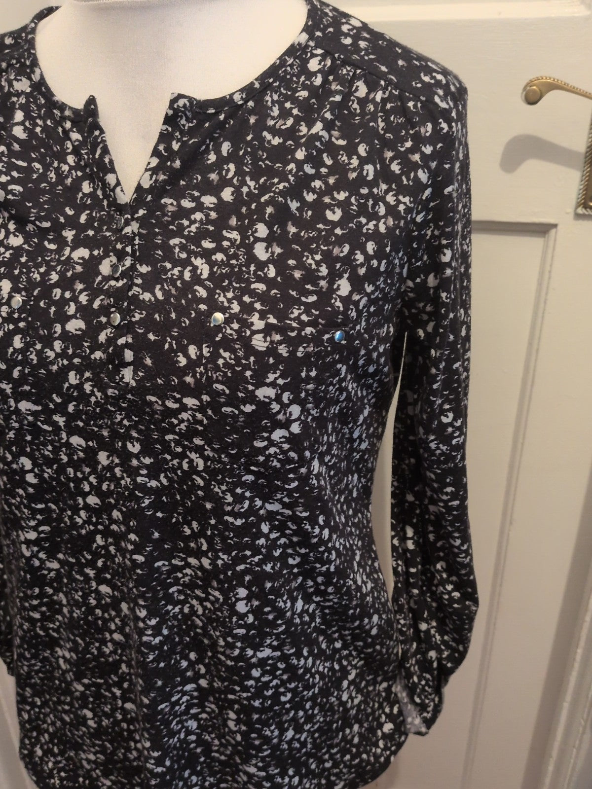 Ladies Primark Size 12-14 Medium Black And White Patterned Long Sleeved Blouse