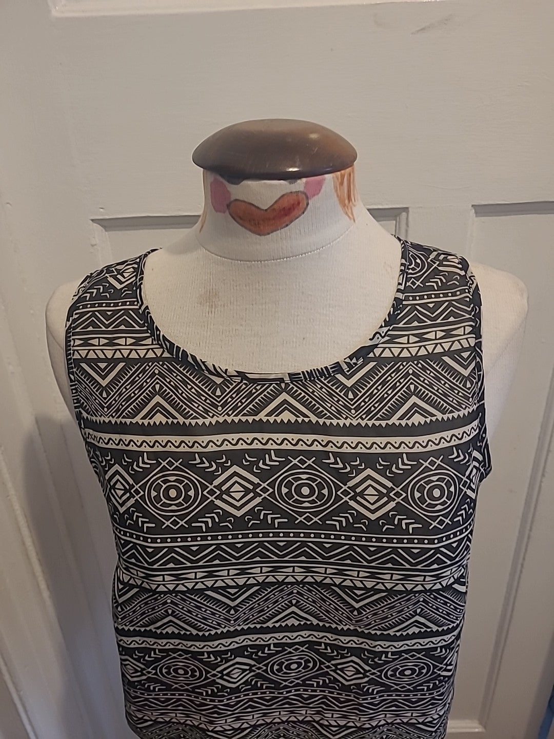 Ladies New Look Size 10 Black Pale Grey Aztec Design Sleeveless Tank Top