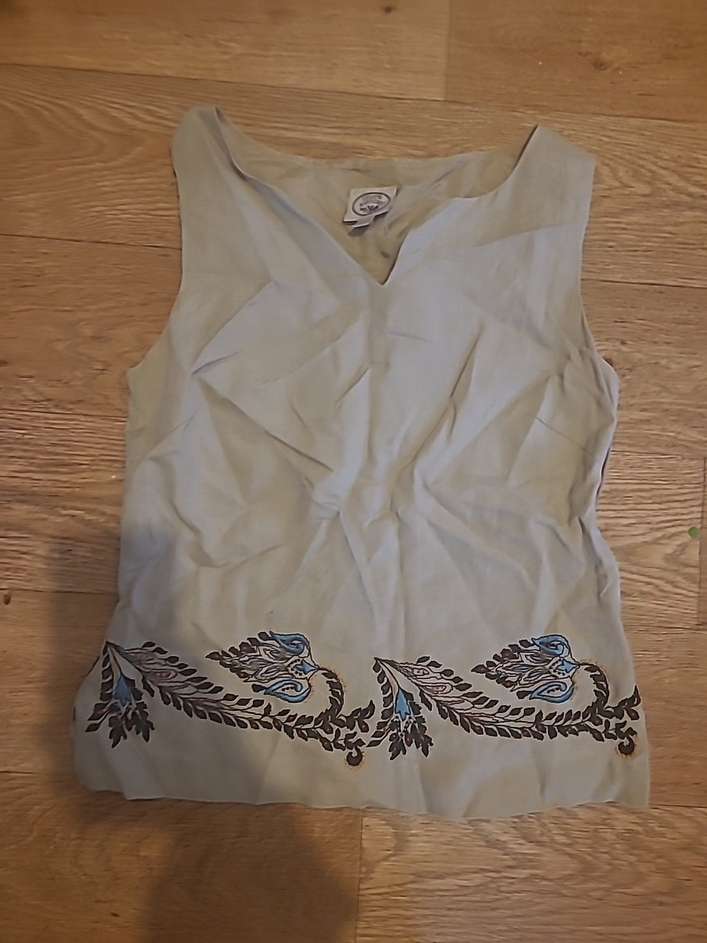 Ladies Laura Ashley Size 8 Beige Sleeveless Blouse