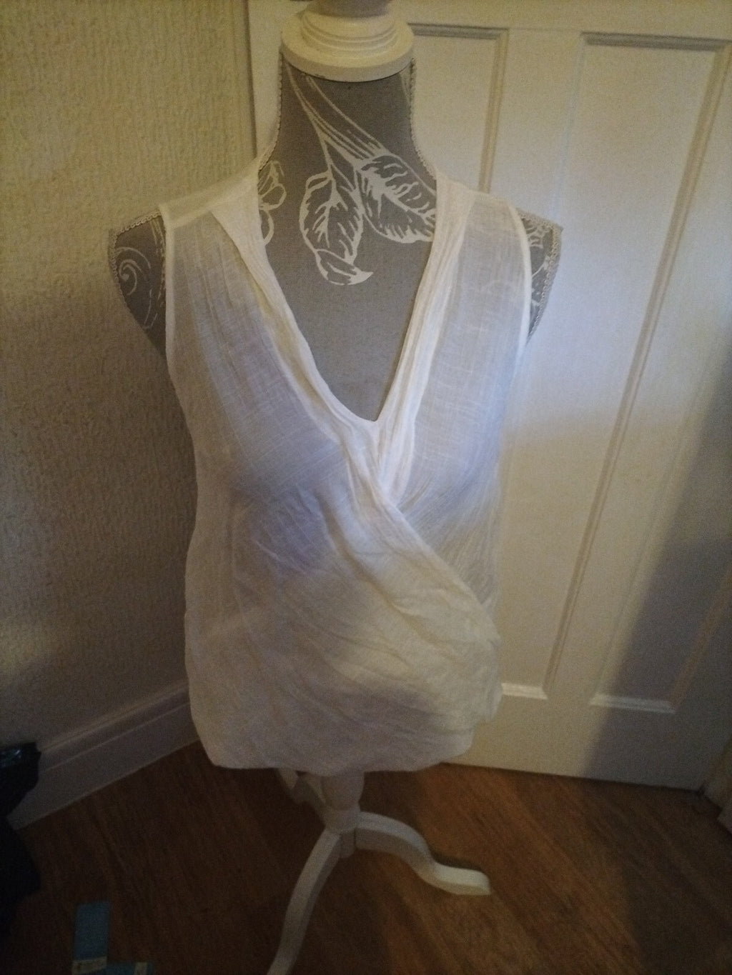 Ladies New Look Size 10 White Sleeveless Blouse