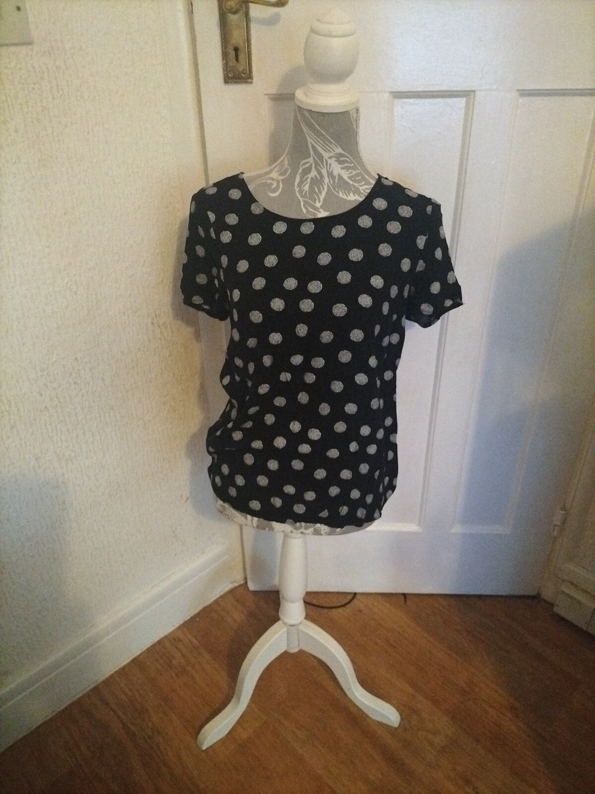 Ladies Nutmeg Size 10 Spotted Short Sleeve Blouse