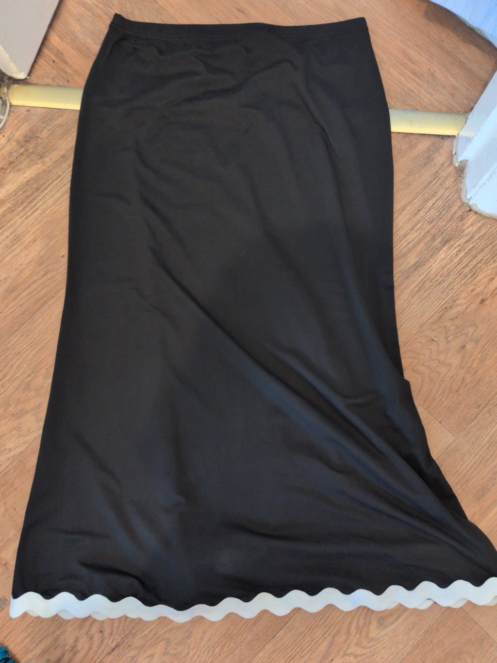 2xl Black With White Trim Long Length Elasticated Maxi Skirt