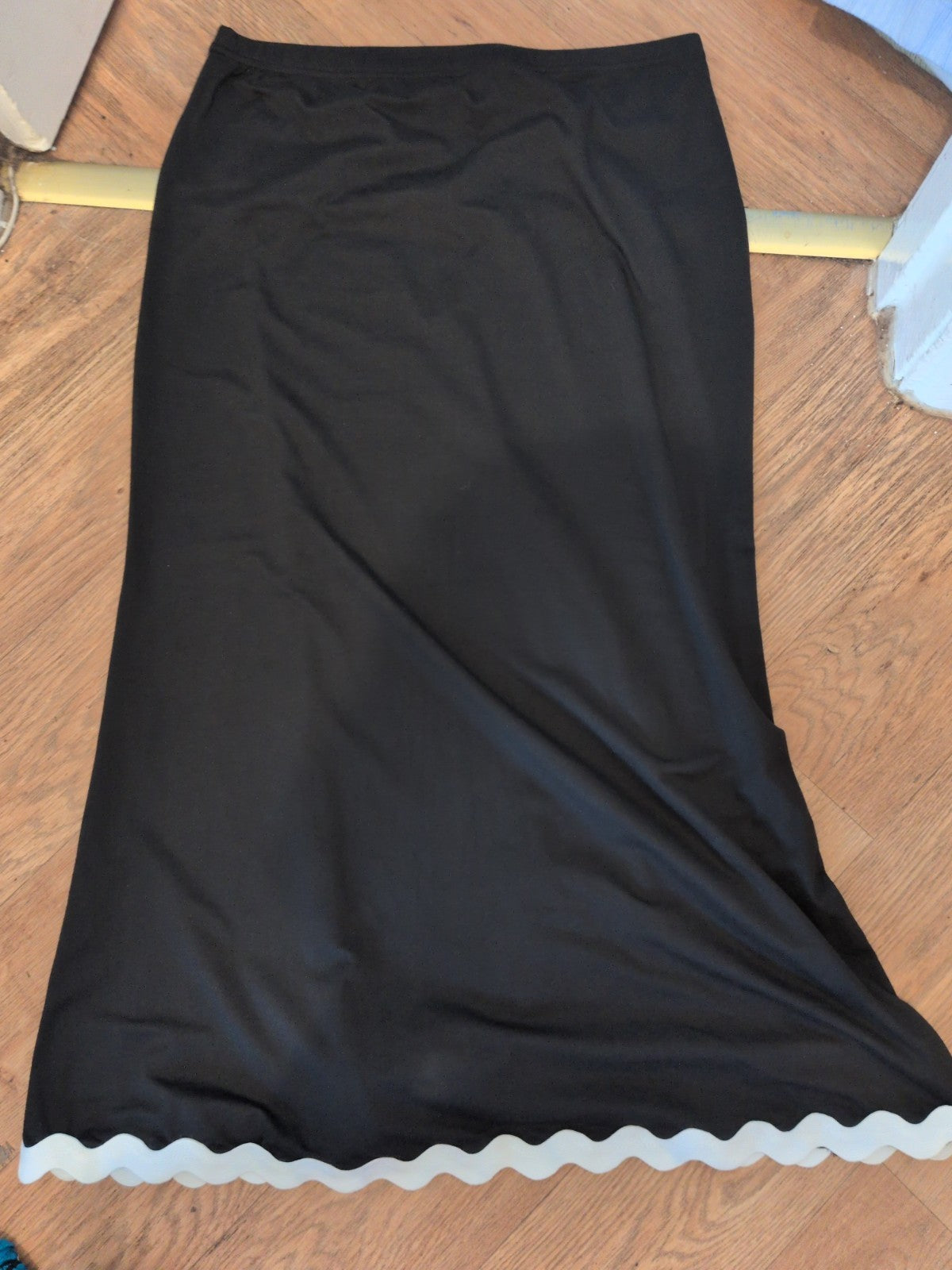 2xl Black With White Trim Long Length Elasticated Maxi Skirt