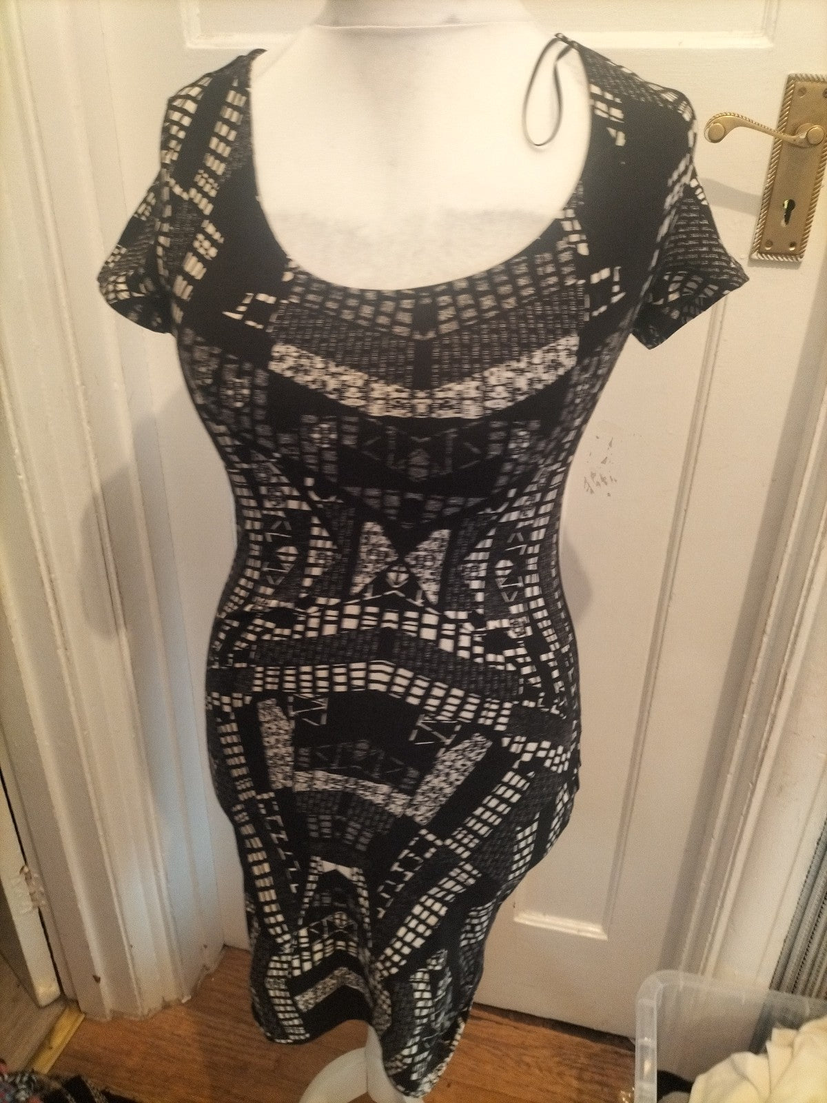 H+M Small White And Black Scoop Neck Short Sleeve Dress