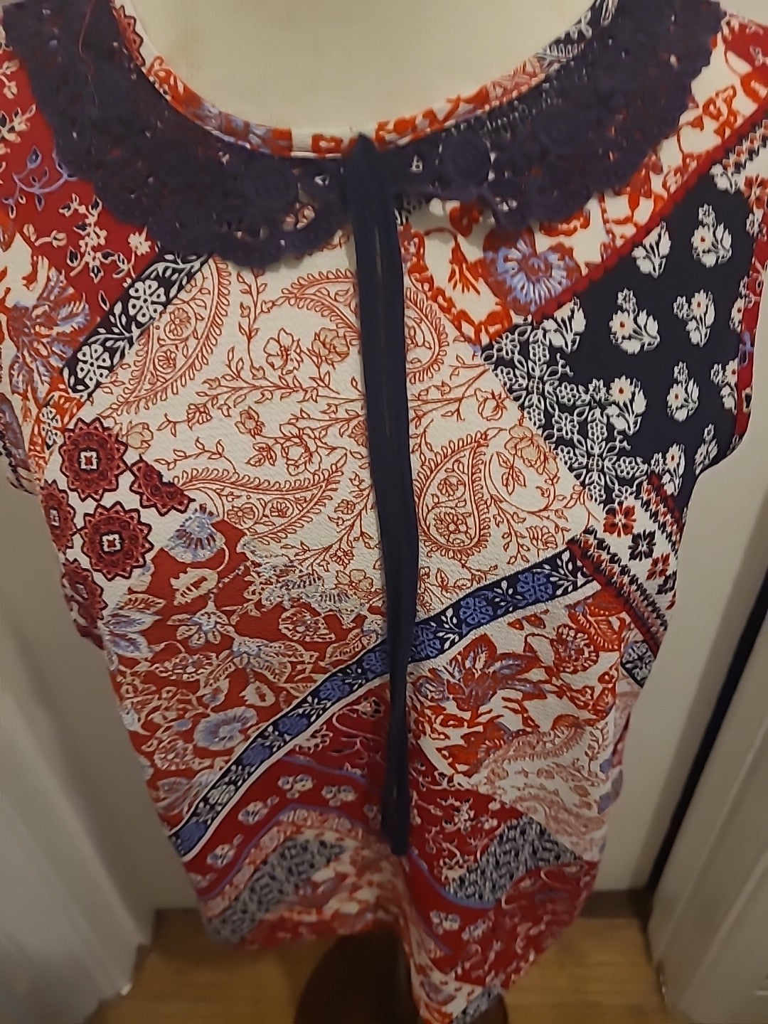 Ladies Red Herring Size 12 Red Navy Sleeveless Blouse