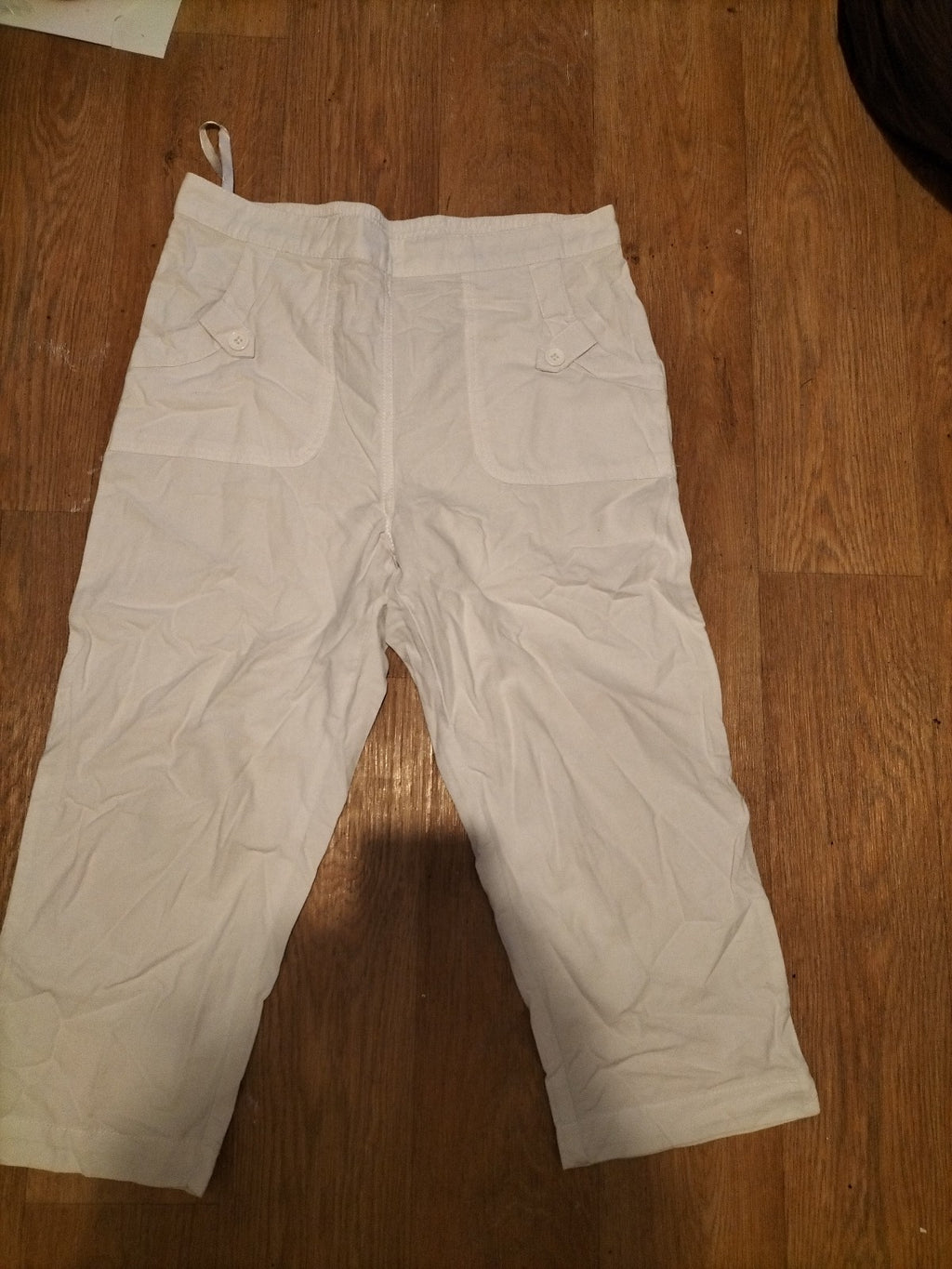 Ladies Isle Size 12 White Cropped Trousers