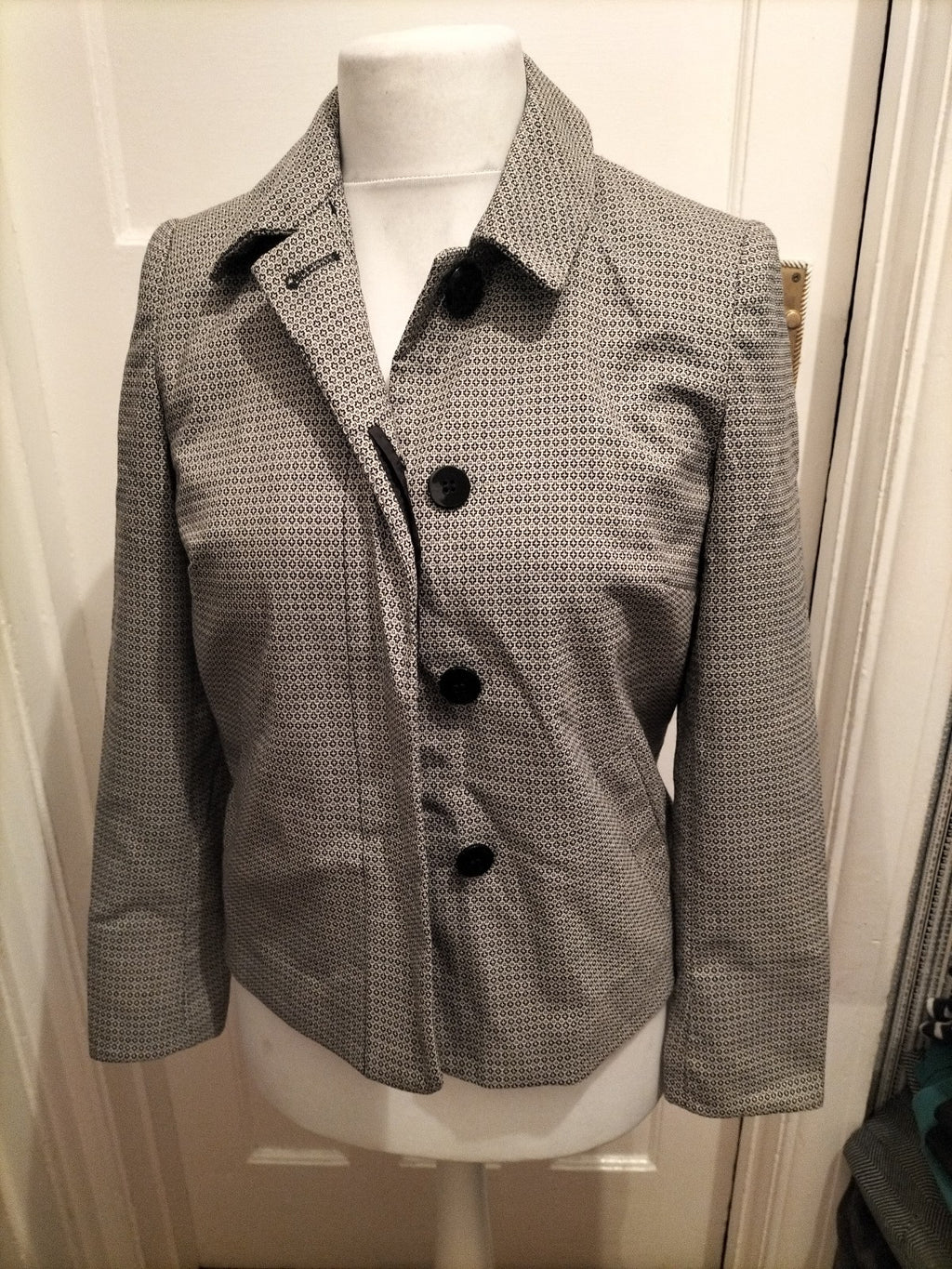Ladies Tu Size 10 Black/White Padded Lined Blazer