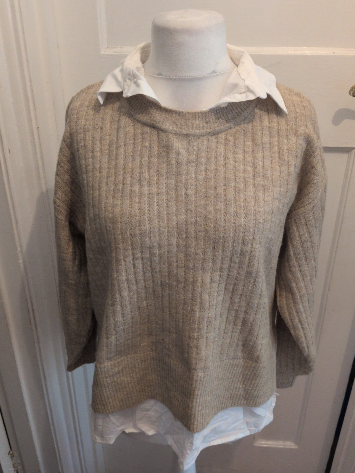 Tu 14Pale Beige With White Trim And Collar Pullover Long Sleeve Jumper