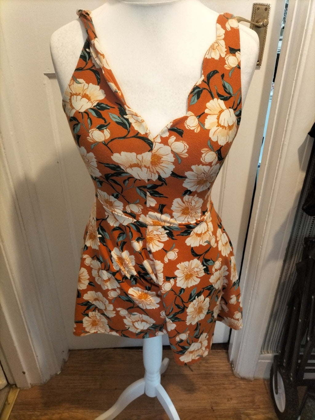 Ladies Pins And Needles Size Small Orange Floral Sleeveless Dress