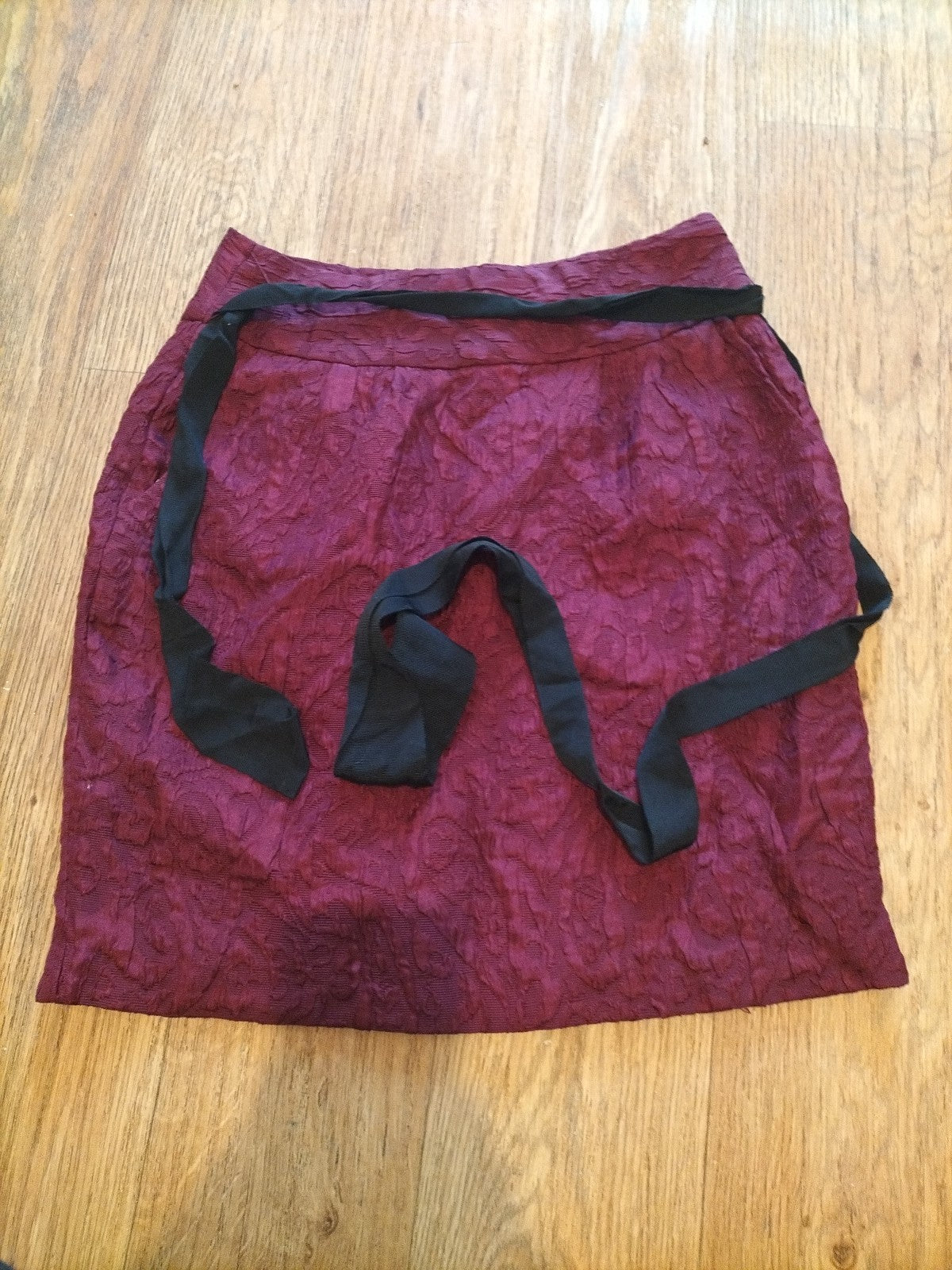 Ladies Darling Size Small Burgundy Lined Pencil Skirt
