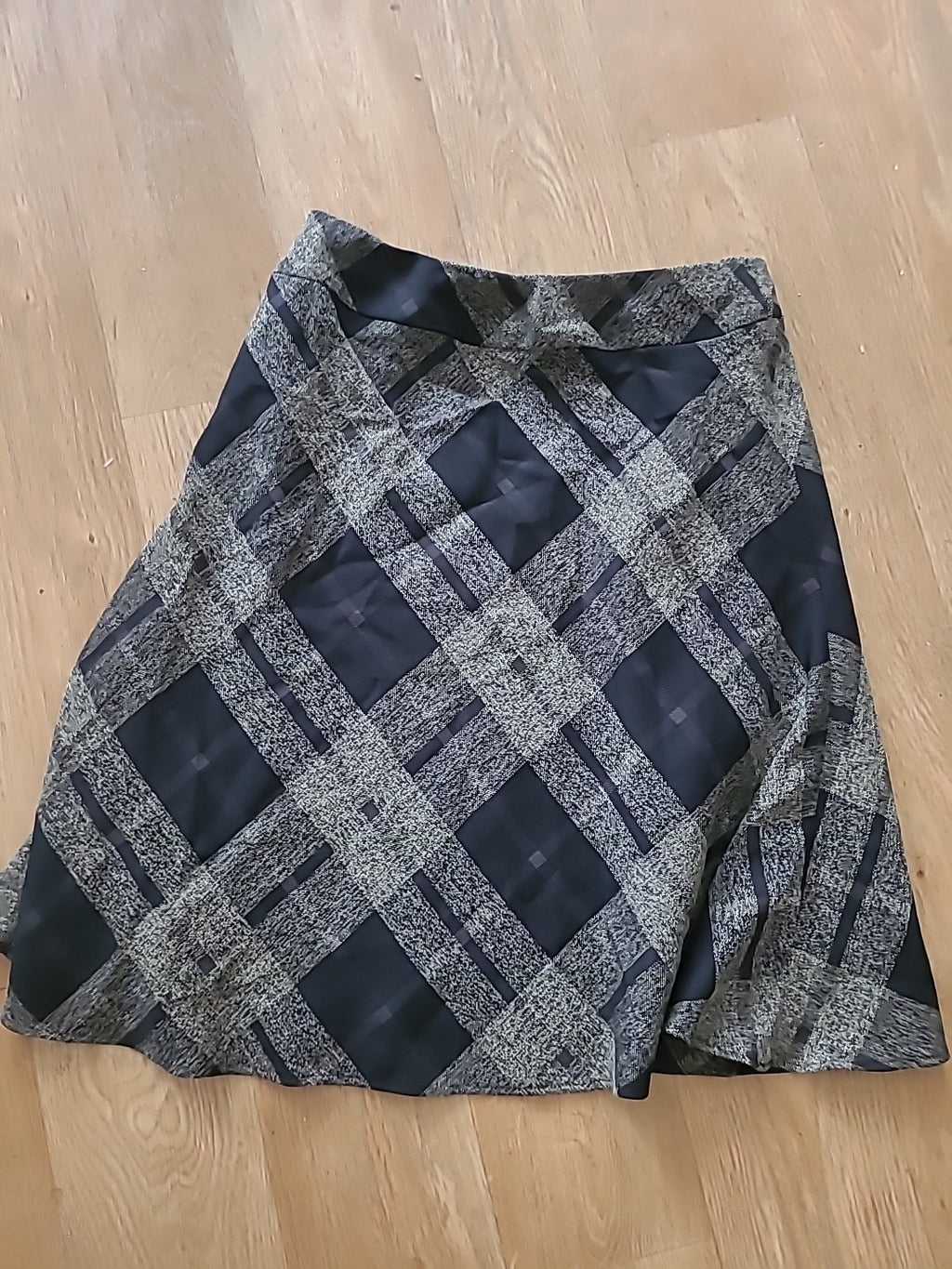 Ladies Marks And Spencer Size 10 Black And Grey Lined Skirt 24 Inch Length