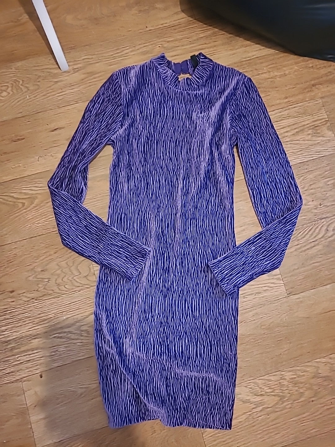 Ladies Divided Size XS Purple Crinkle Long Sleeved Open Back Dress