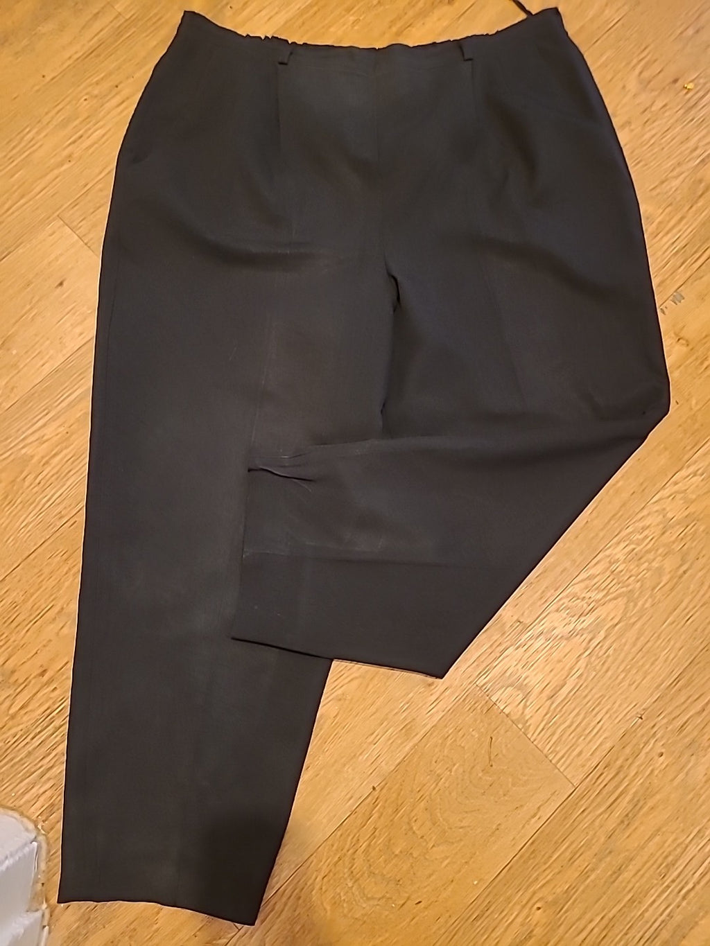 Ladies Design Essentials Size 20 Black Elasticated Trousers