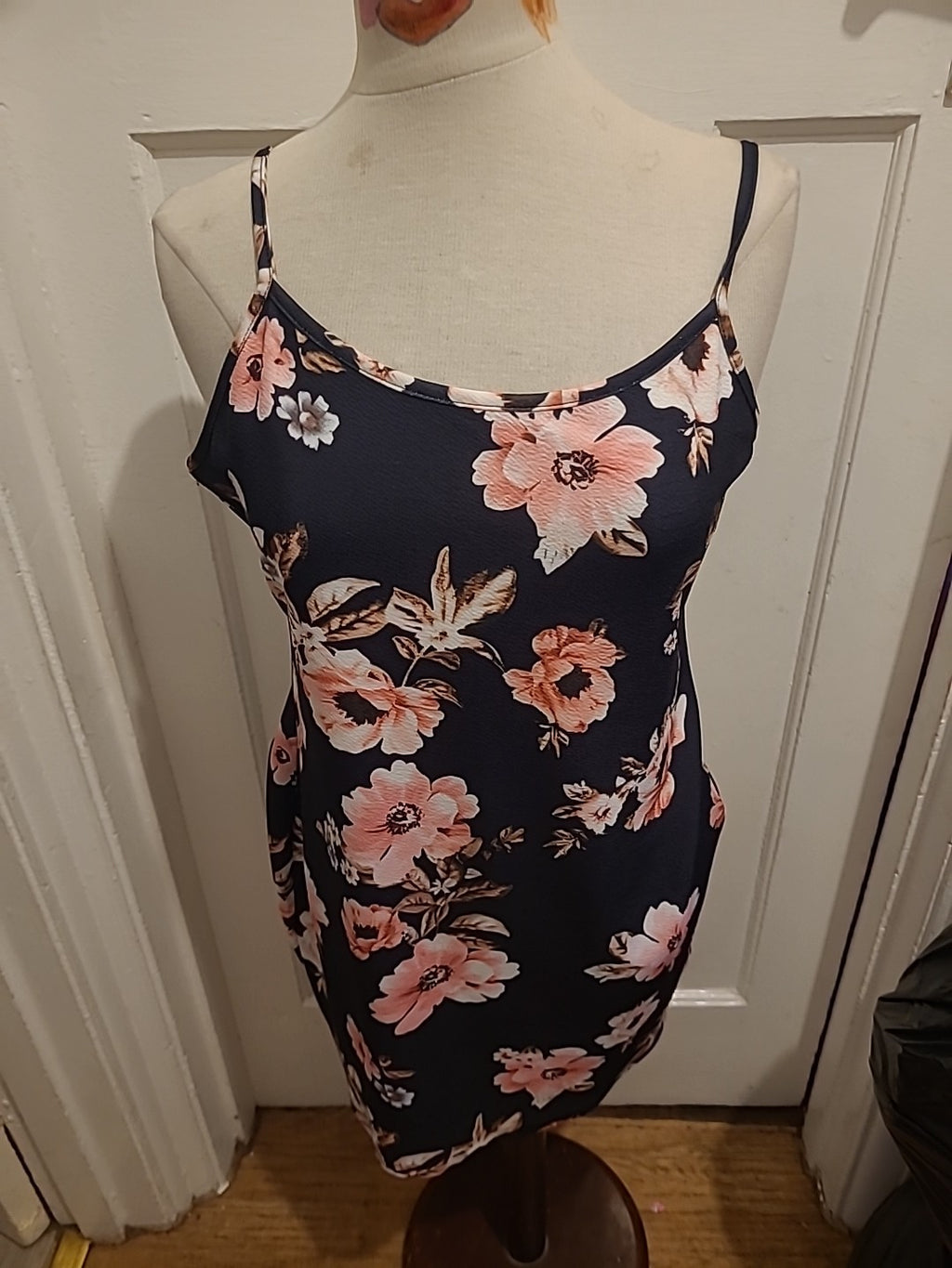 Ladies Size XL Black Floral Sleeveless Strappy Blouse
