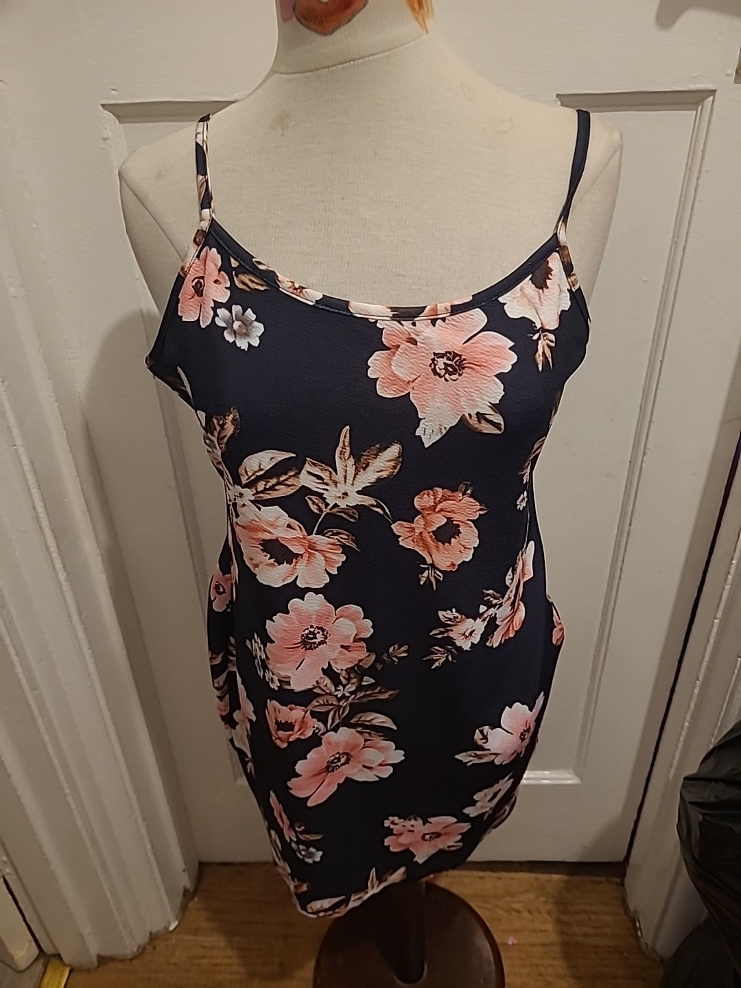 Ladies Size XL Black Floral Sleeveless Strappy Blouse