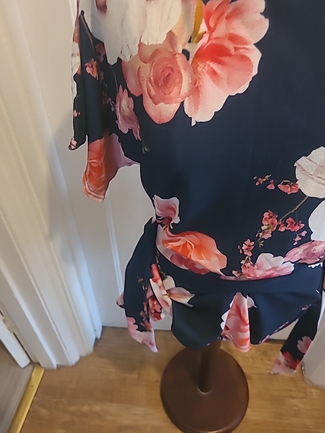 Ladies Quiz Size 8 Navy Floral Short Sleeved Blouse