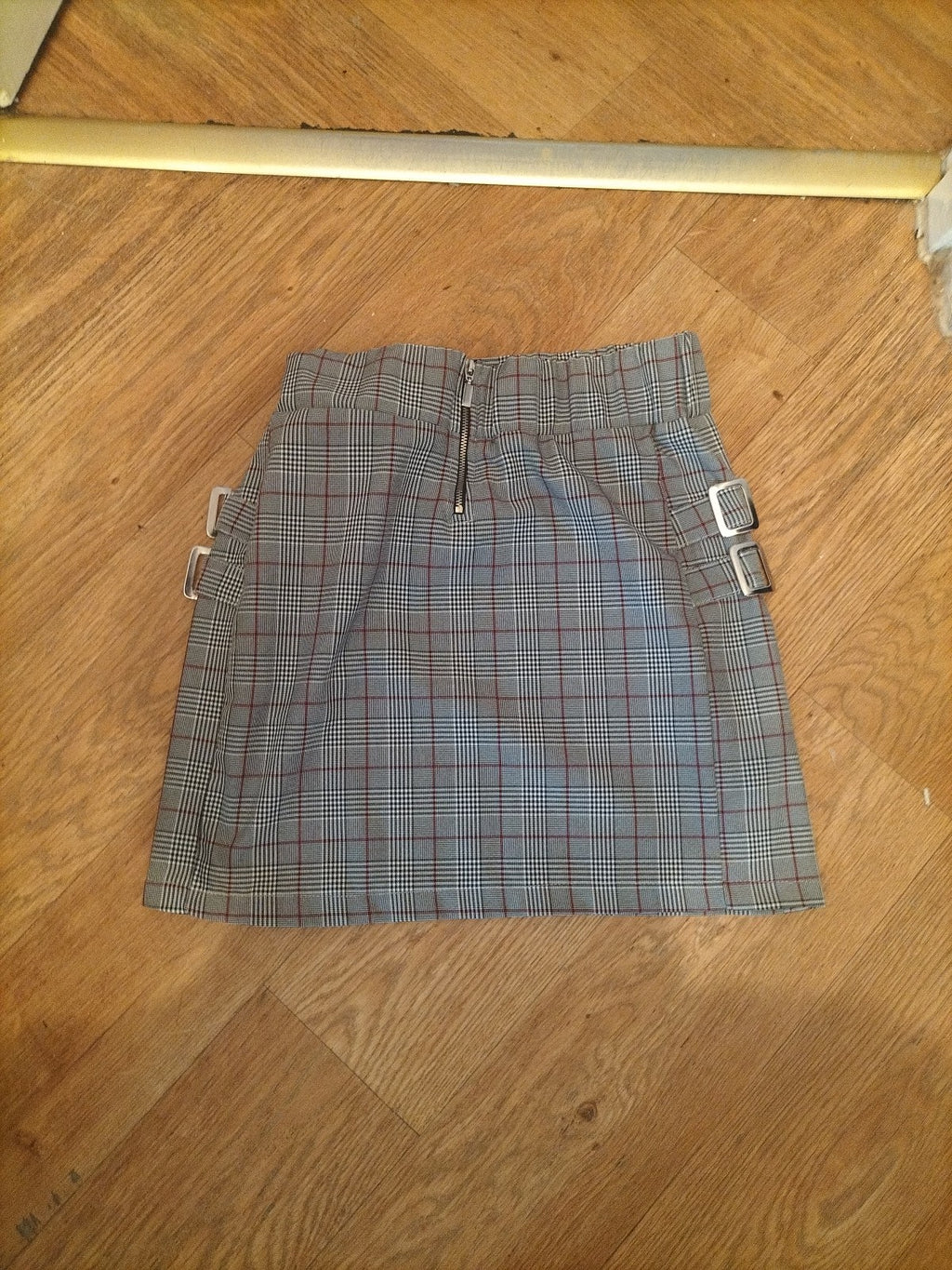 Ladies Select Size 8 Grey Black Fleck With Red Check Mini Skirt