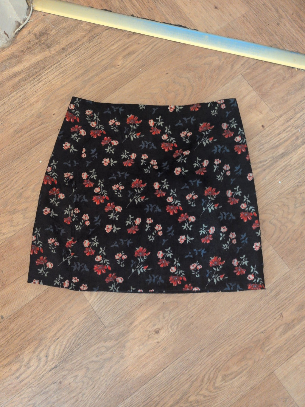 Ladies Shein Size Large Black Floral Straight Short Skirt