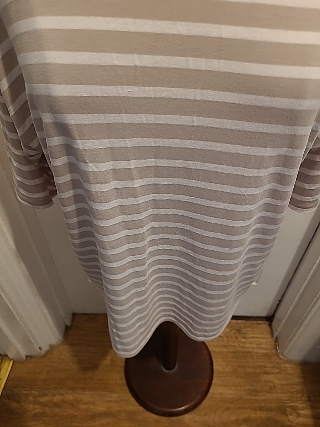 Ladies Peacocks Size 14 Beige White Striped Short Sleeved Tshirt