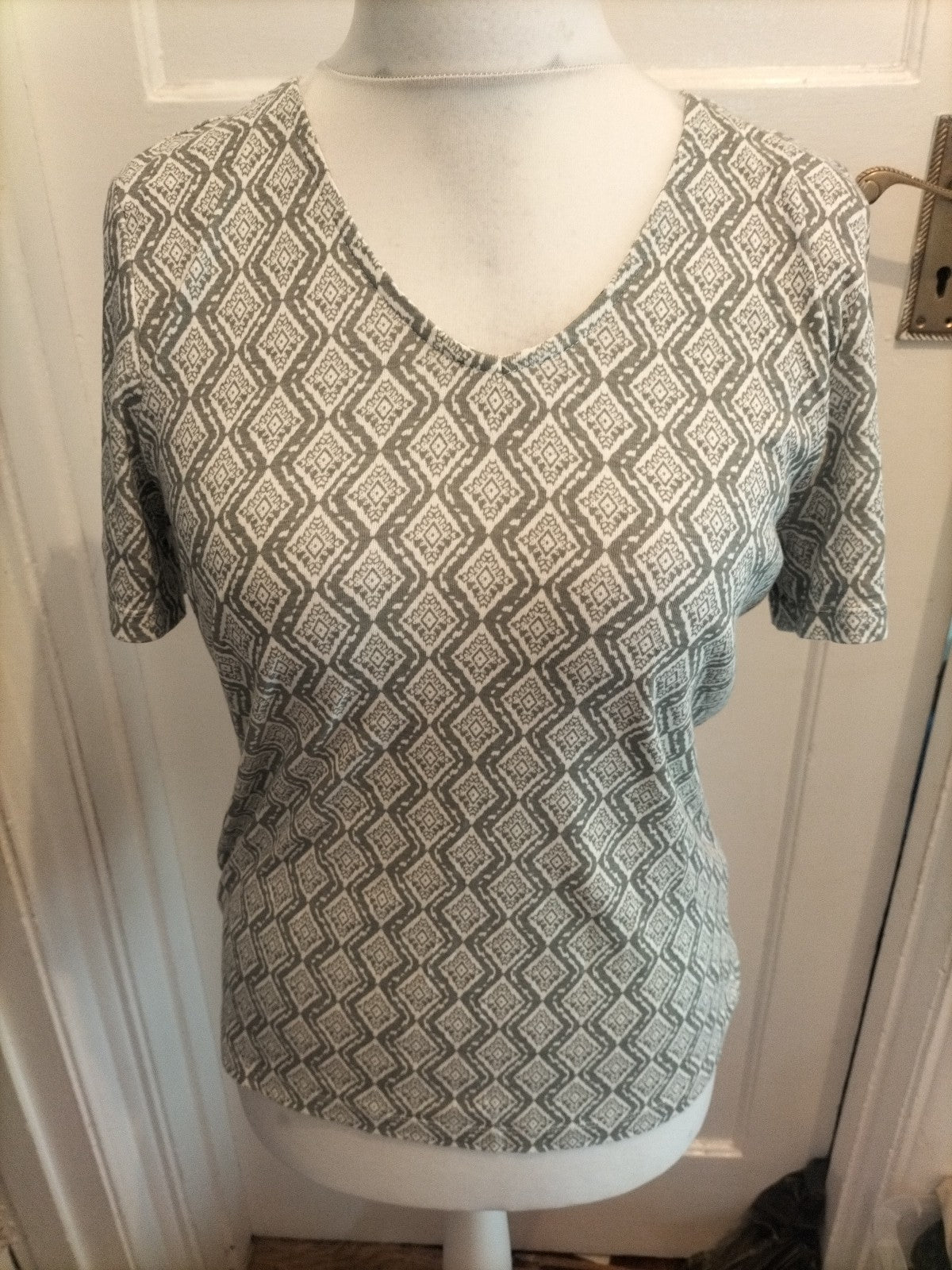 Bonmarche 14 Grey And White Pattern Short Sleeve Blouse Tee