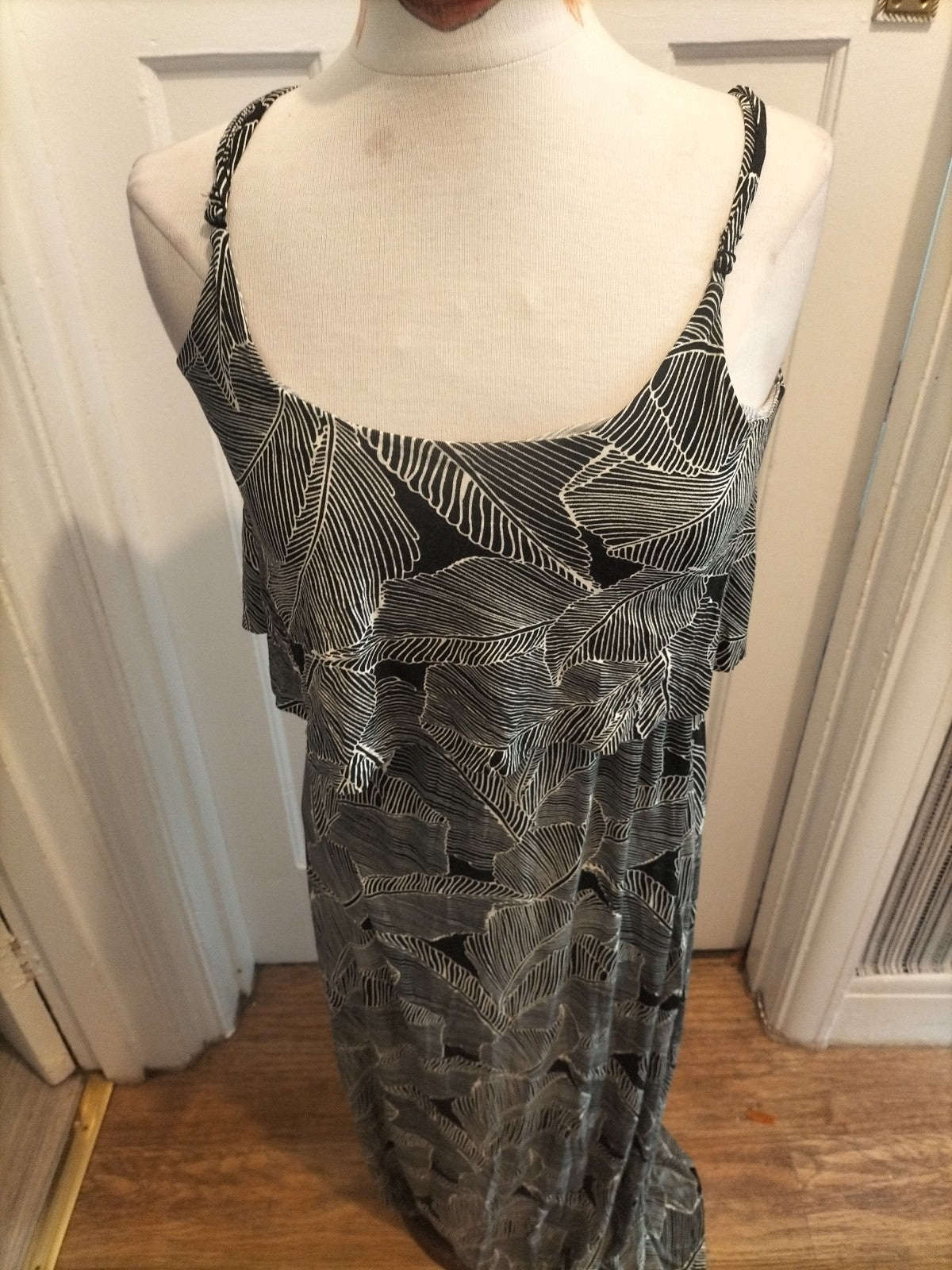 Ladies Emerson Size Small Black Cream Open Shoulder Short Sleeved Dress