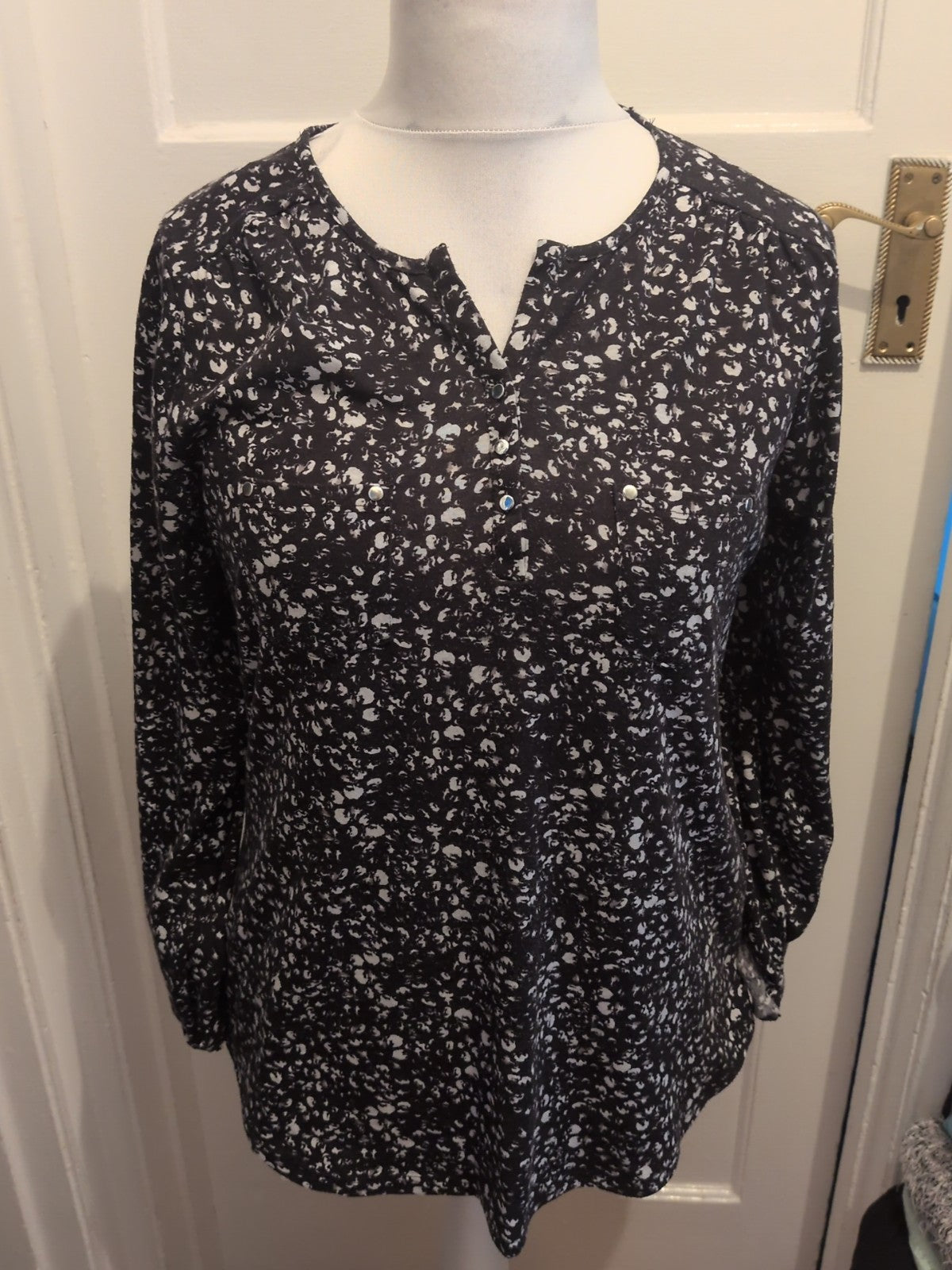 Ladies Primark Size 12-14 Medium Black And White Patterned Long Sleeved Blouse