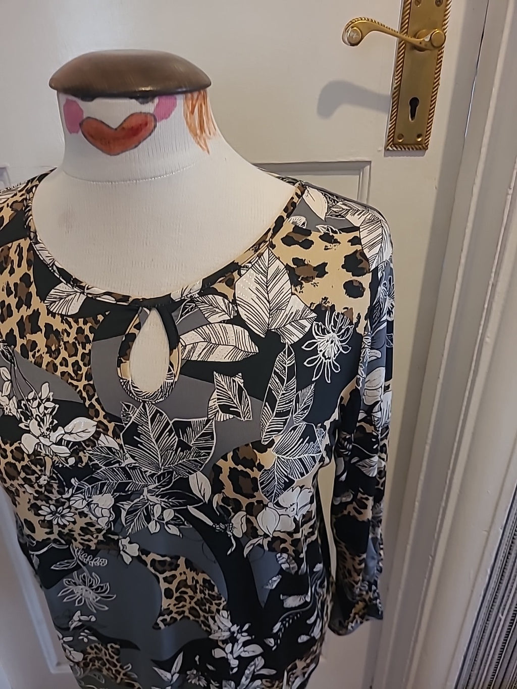 Ladies Klass Size Small Multi Floral Long Sleeved Tshirt