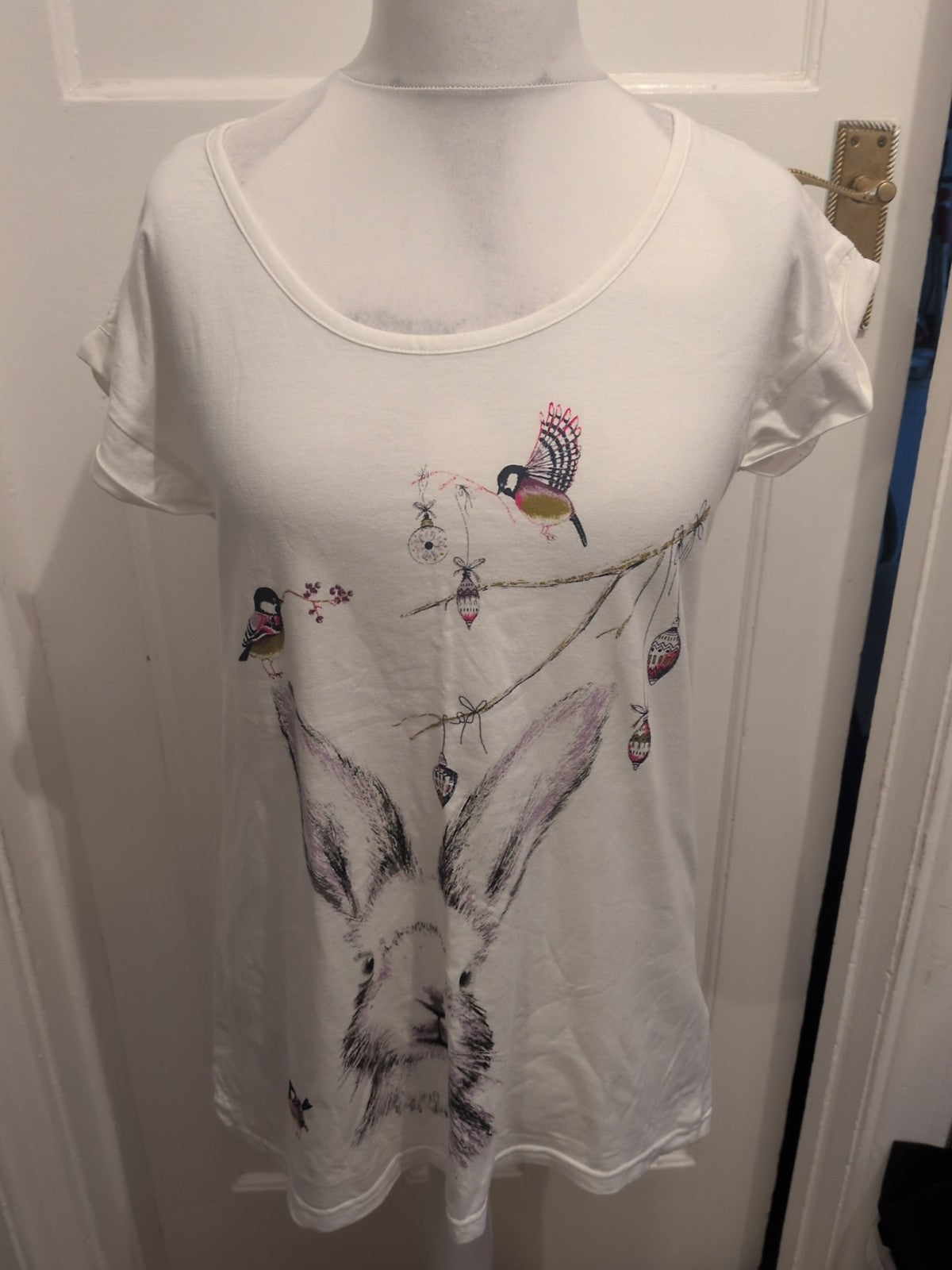 Ladies Avon Size 14-16 White Bird Pattern Short Sleeved T-shirt
