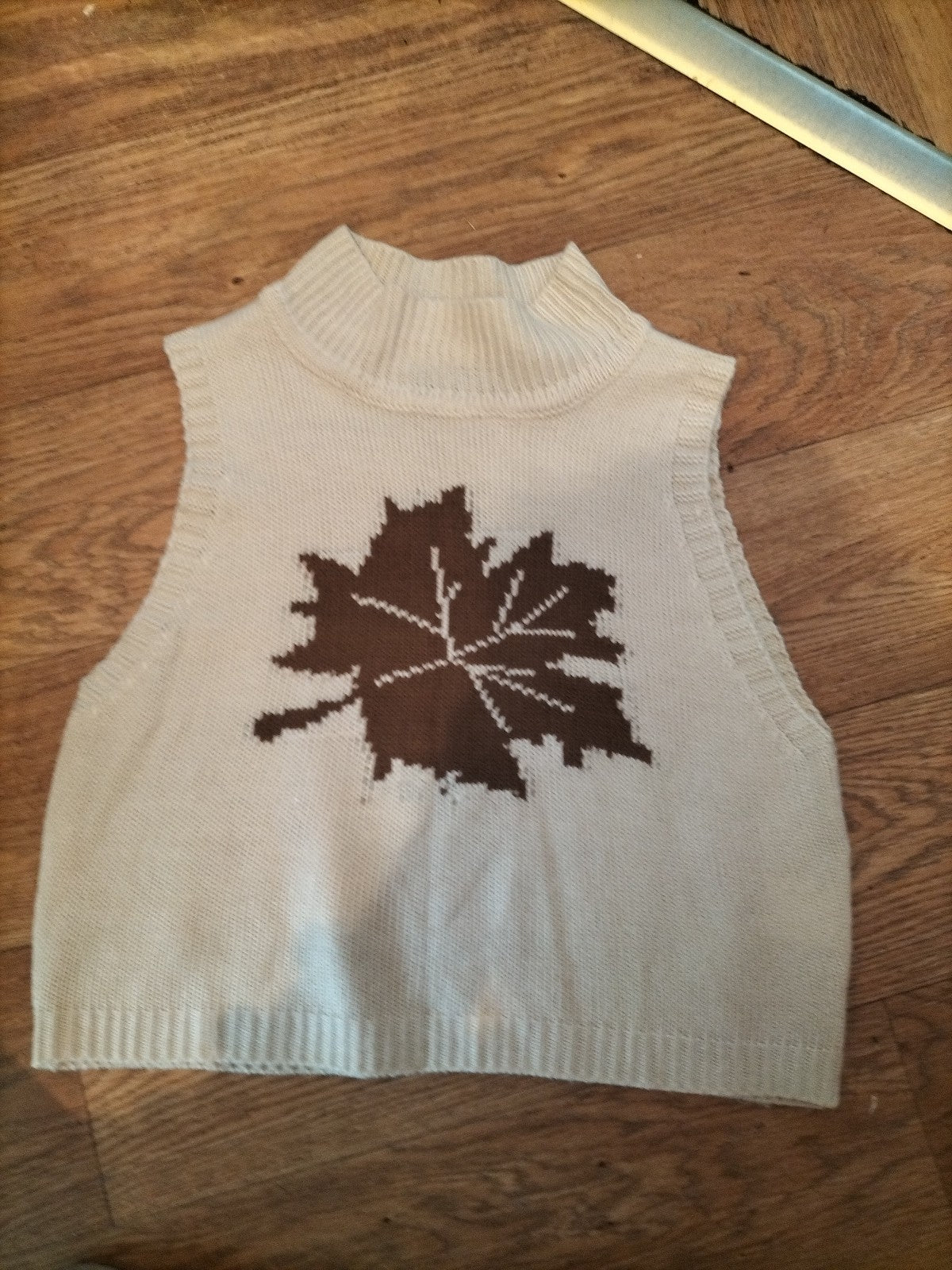Ladies Shein Size Small Beige And Brown Sleeveless Jumper