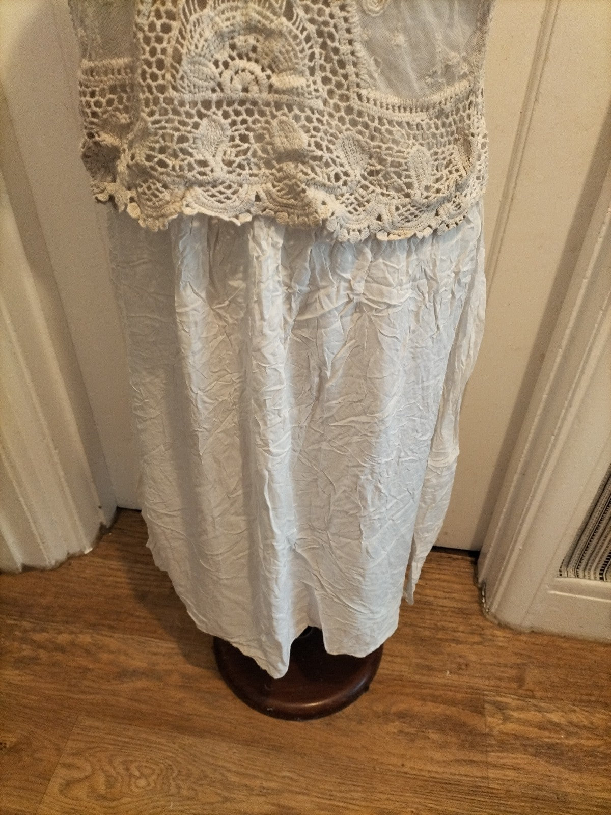 Ladies Size Large White Mesh Detail Short Sleeved Dress