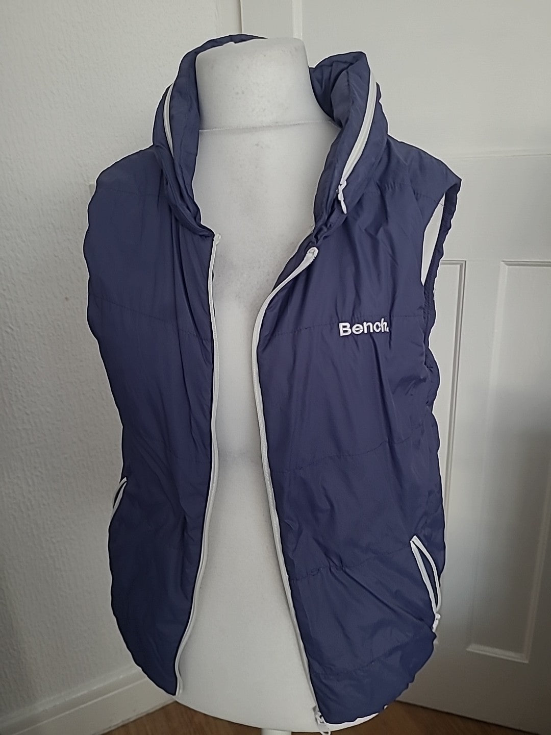 Mens Bench Size Large Navy Blue Sleeveless Puffer Jacket