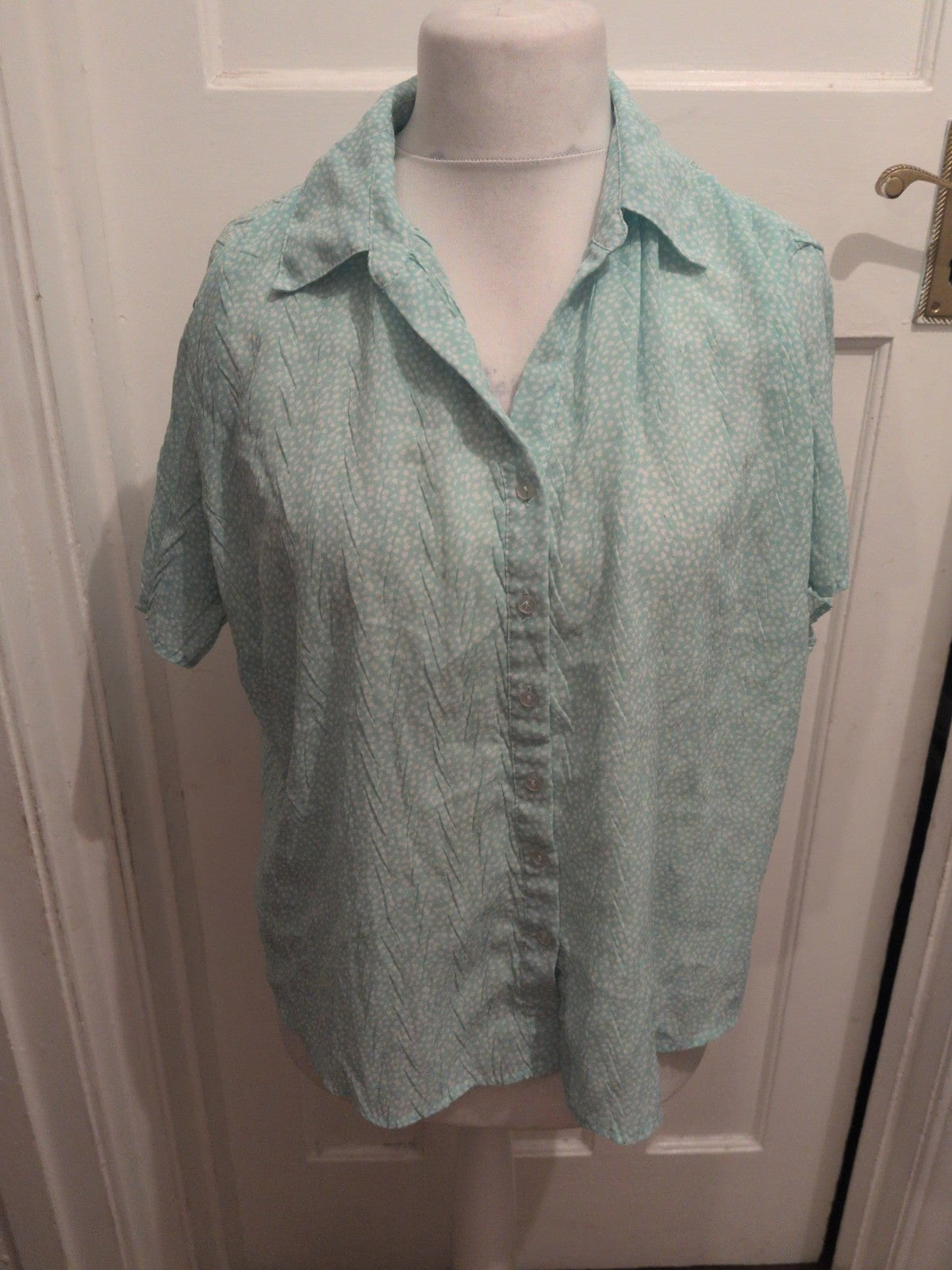 Ladies Amaranto Size Large Blue And White Short Sleeve Buttoned Blouse