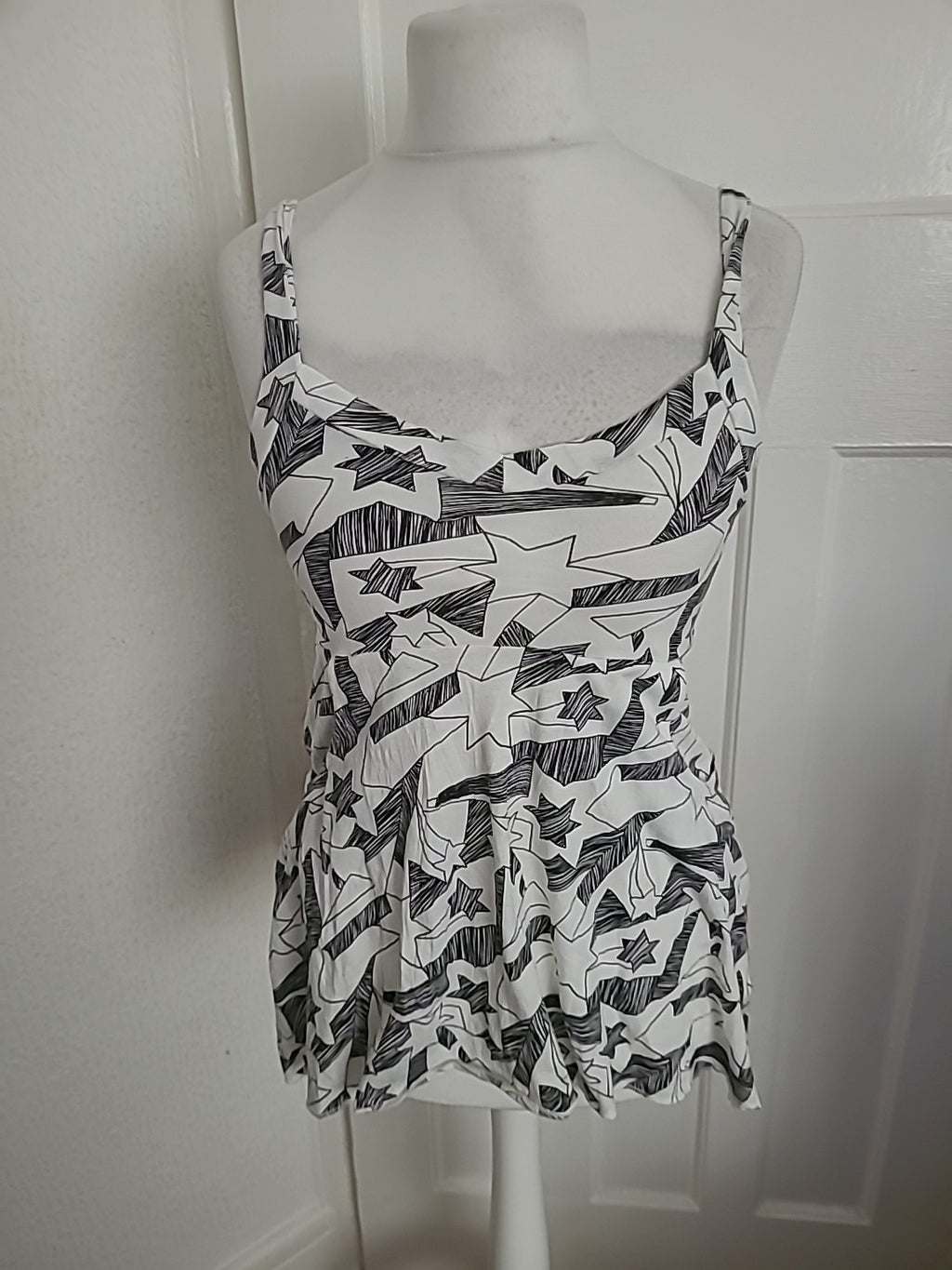 Ladies Divided Size Euro 36 Black/White Sleeveless Top