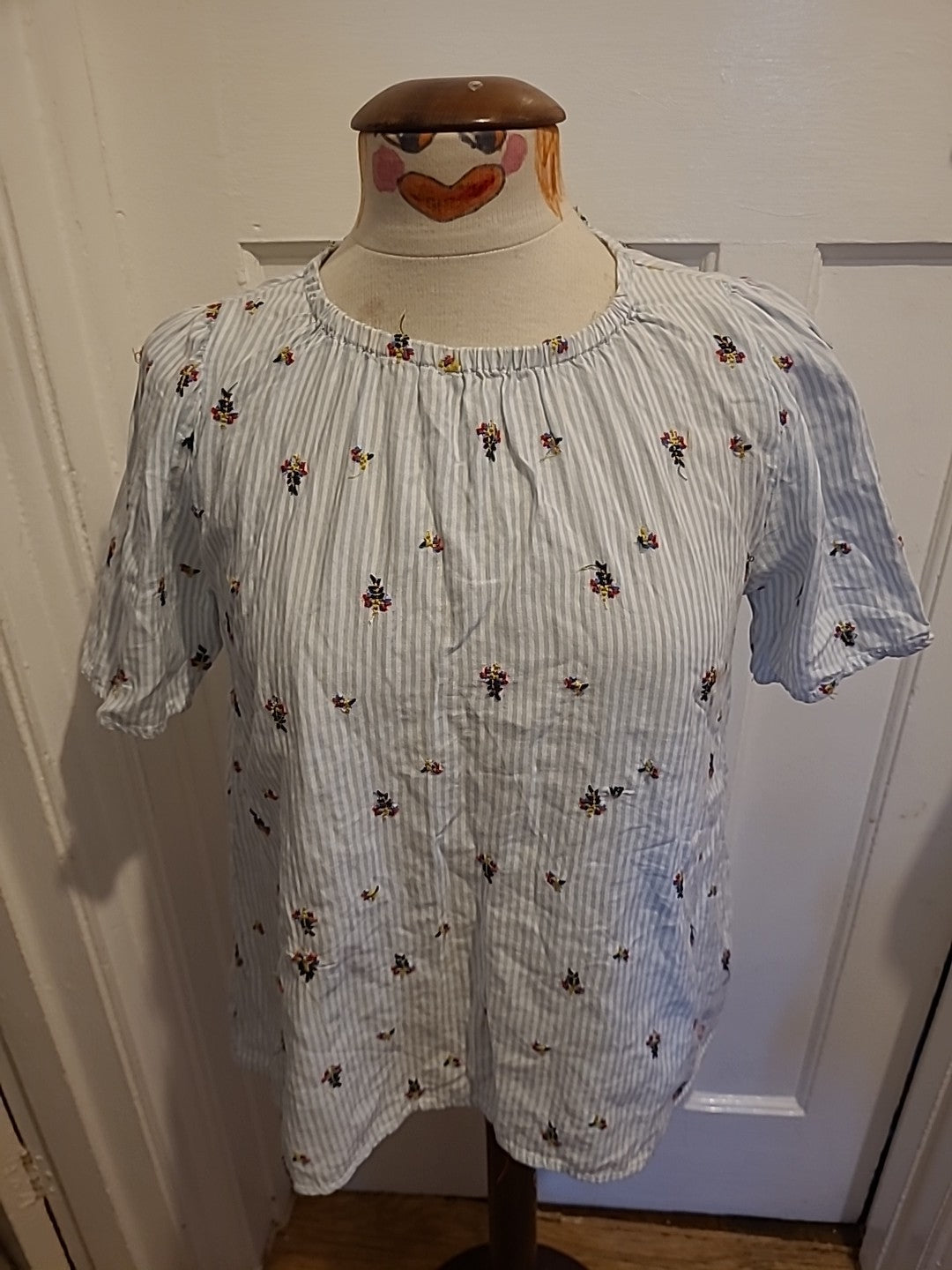 Ladies H&M Size 6 Blue Striped Floral Short Sleeved Tshirt
