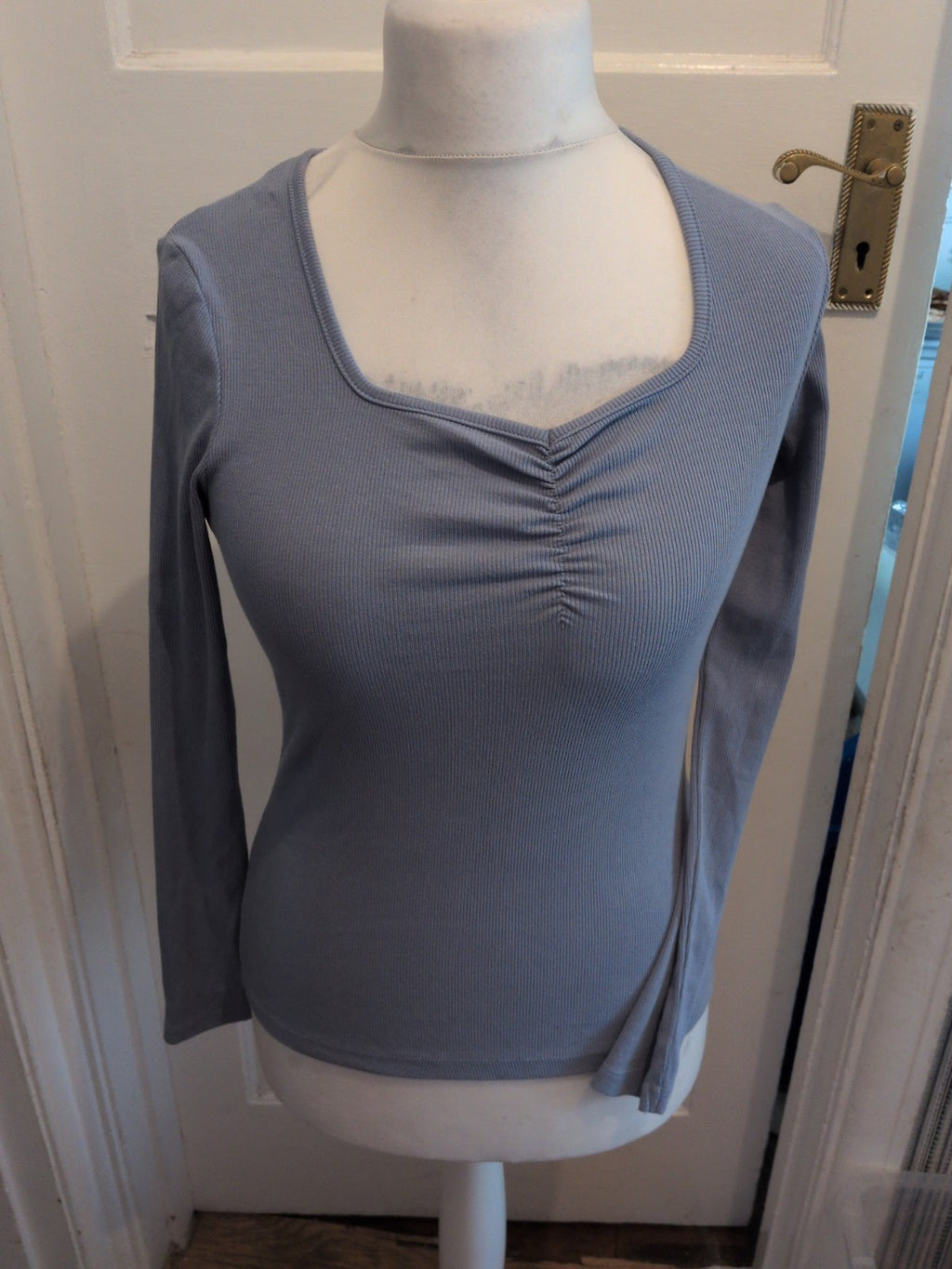 Ladies Tu Size 10 Blue Long Sleeve V Neck Top
