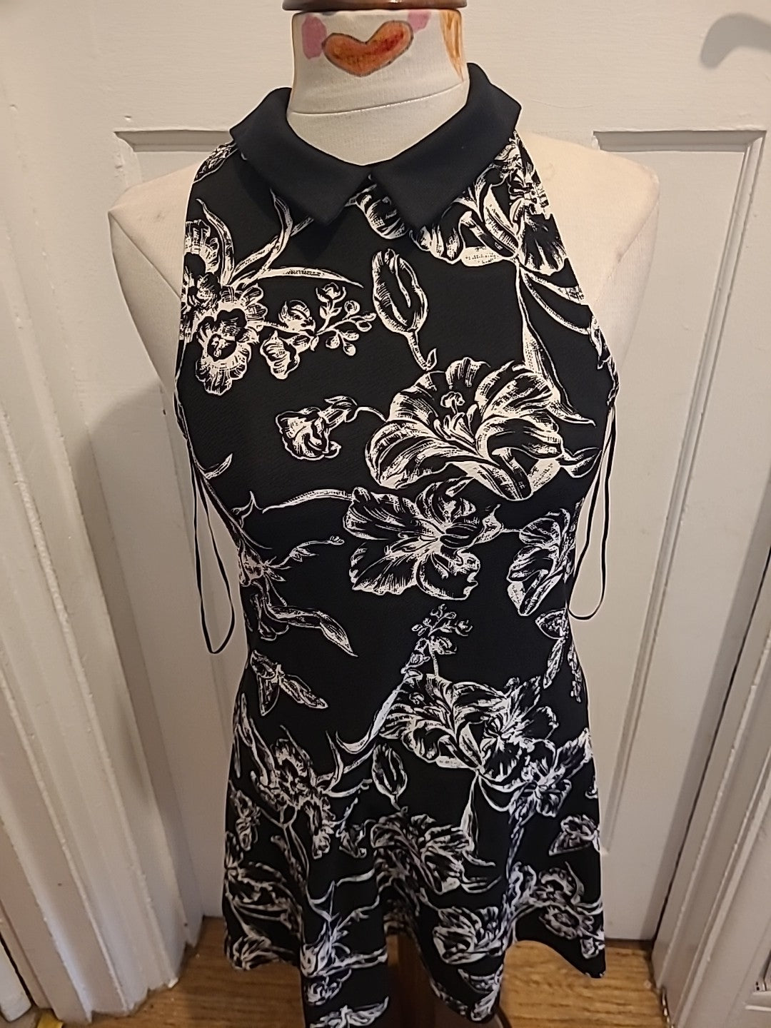 Ladies Miss Selfridge Size 8 Black And white Sleeveless Dress