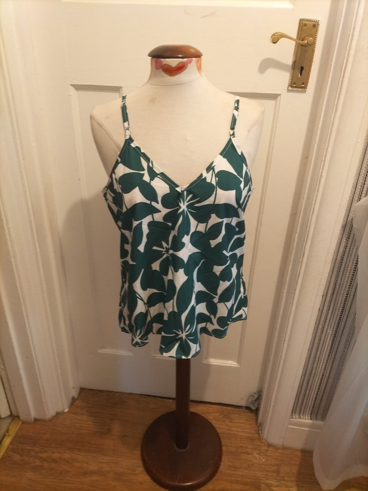 Ladies Shein Size Large Green/White Floral Sleeveless Tshirt