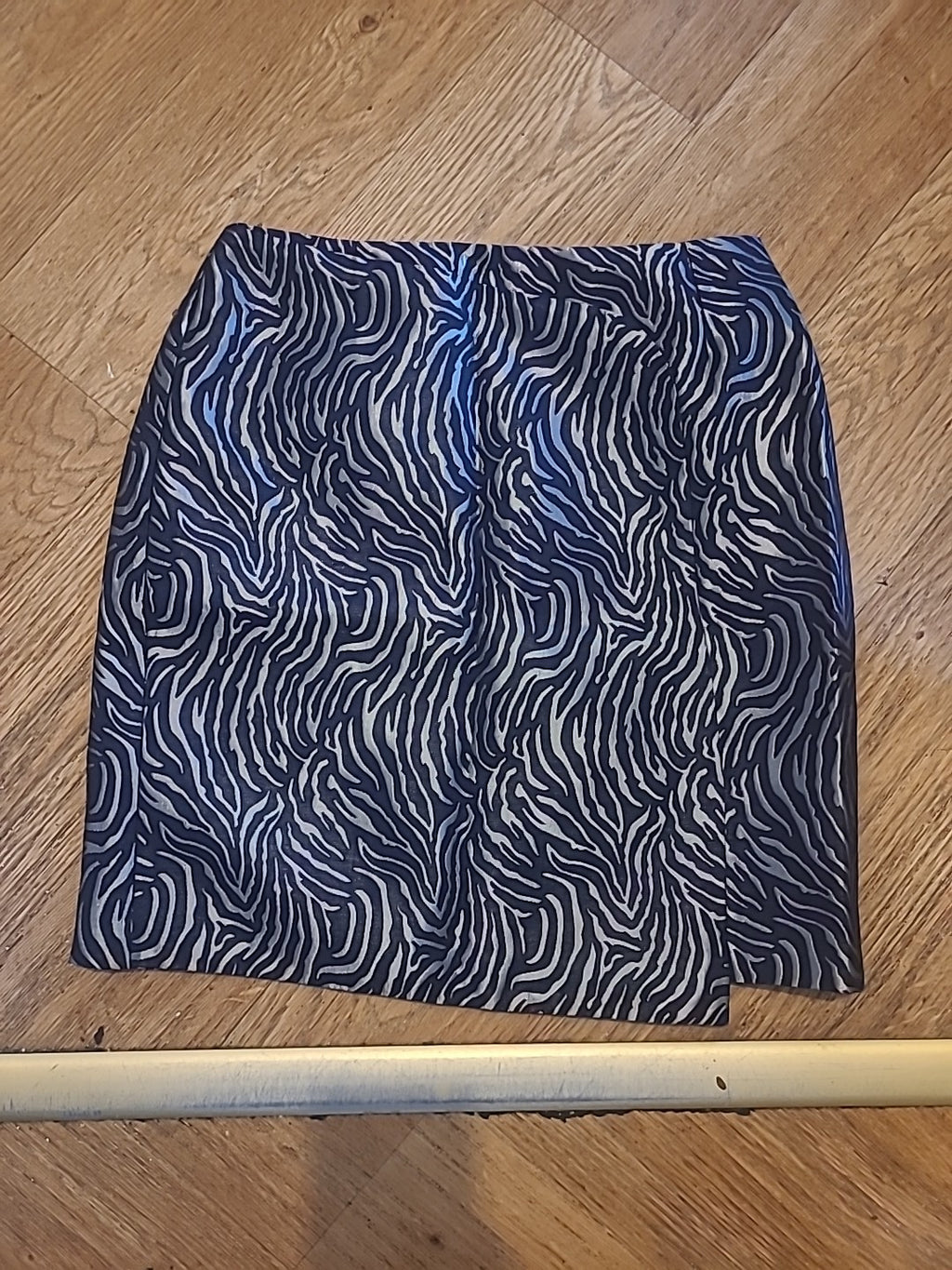 Ladies Warehouse Size 10 Black Silver Wrap Skirt