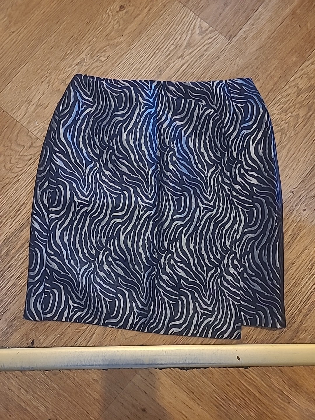 Ladies Warehouse Size 10 Black Silver Wrap Skirt