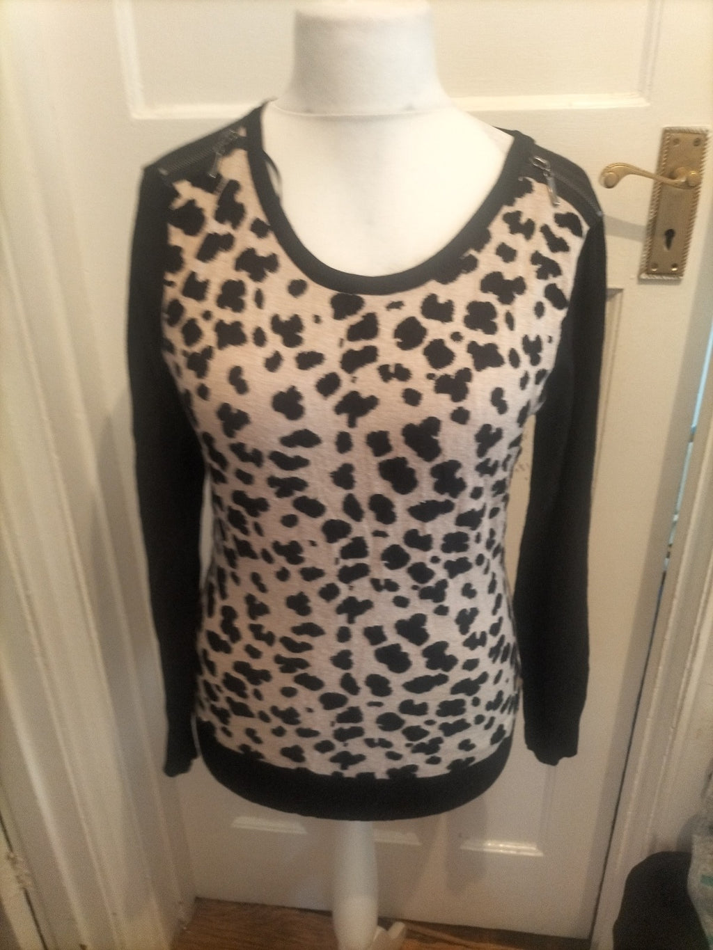 Ladies Wallis Petite Size 12 Black Animal Print Long Sleeved Zip Shoulder Jumper